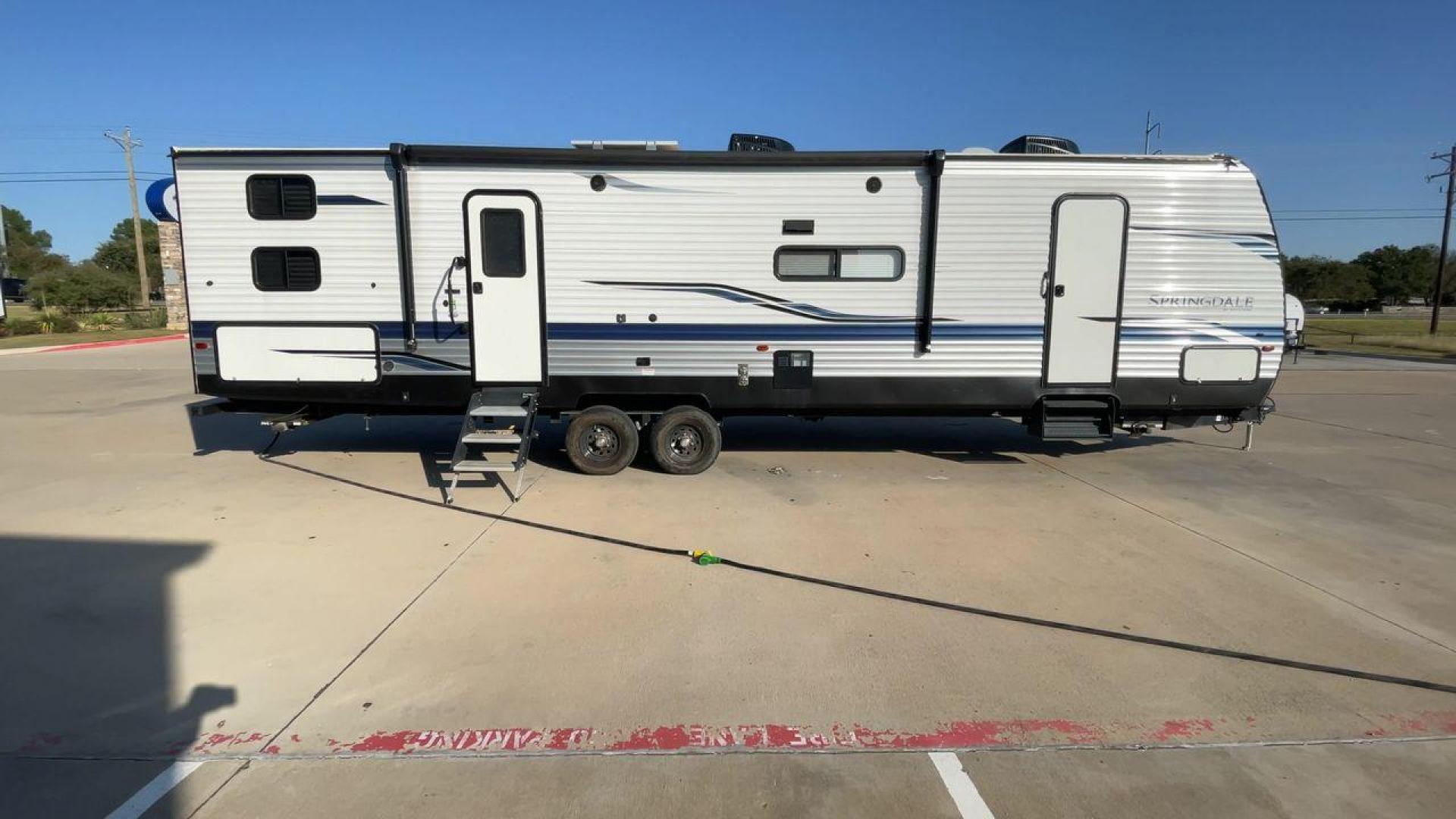 2022 KEYSTONE SPRINGDALE 335BH (4YDTSGR24N3) , Length: 37.75 ft. | Dry Weight: 8,069 lbs. | Gross Weight: 11,200 lbs. | Slides: 1 transmission, located at 4319 N Main Street, Cleburne, TX, 76033, (817) 221-0660, 32.435829, -97.384178 - The 2022 Keystone Springdale 335BH is a family-oriented travel trailer featuring a spacious bunkhouse, open living area, and outdoor kitchen, making it ideal for families or groups seeking comfort and convenience on the road. This unit measures 37.75 ft in length, 8 ft in width, and 10.92 ft in heig - Photo#2