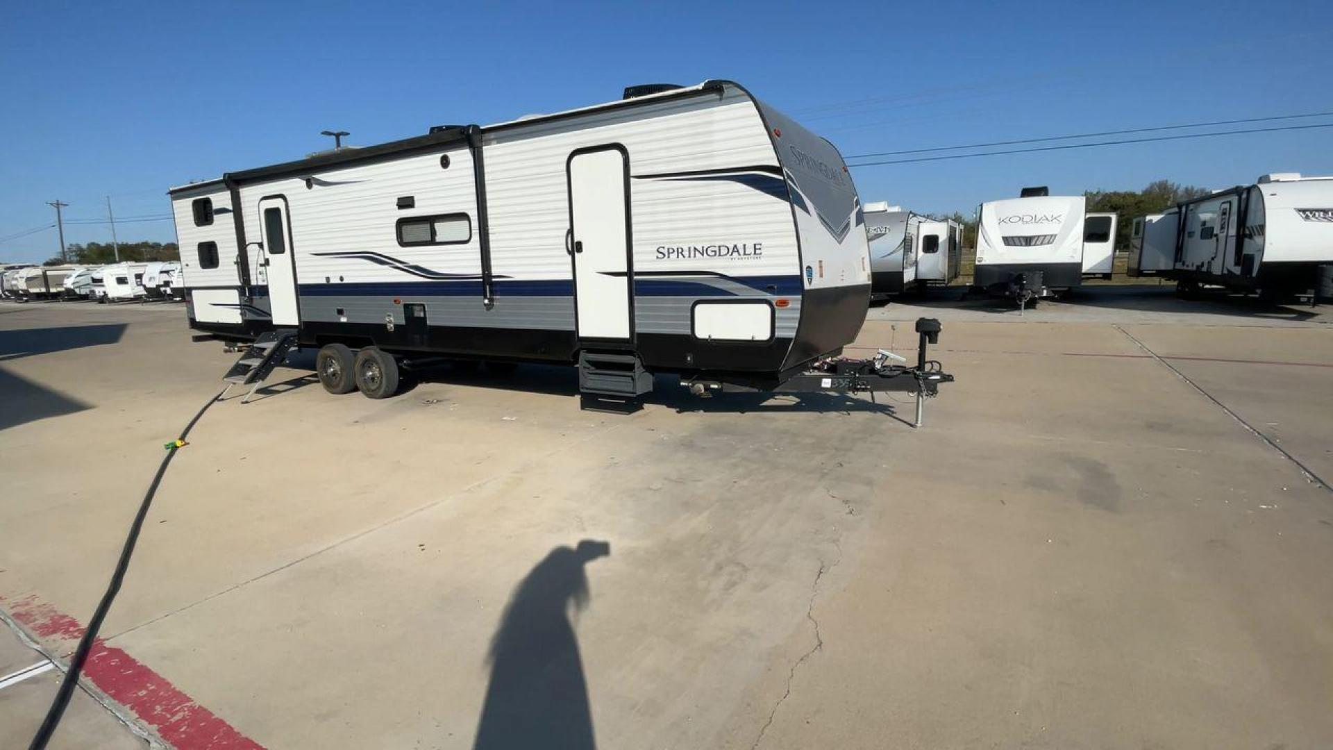 2022 KEYSTONE SPRINGDALE 335BH (4YDTSGR24N3) , Length: 37.75 ft. | Dry Weight: 8,069 lbs. | Gross Weight: 11,200 lbs. | Slides: 1 transmission, located at 4319 N Main Street, Cleburne, TX, 76033, (817) 221-0660, 32.435829, -97.384178 - The 2022 Keystone Springdale 335BH is a family-oriented travel trailer featuring a spacious bunkhouse, open living area, and outdoor kitchen, making it ideal for families or groups seeking comfort and convenience on the road. This unit measures 37.75 ft in length, 8 ft in width, and 10.92 ft in heig - Photo#3