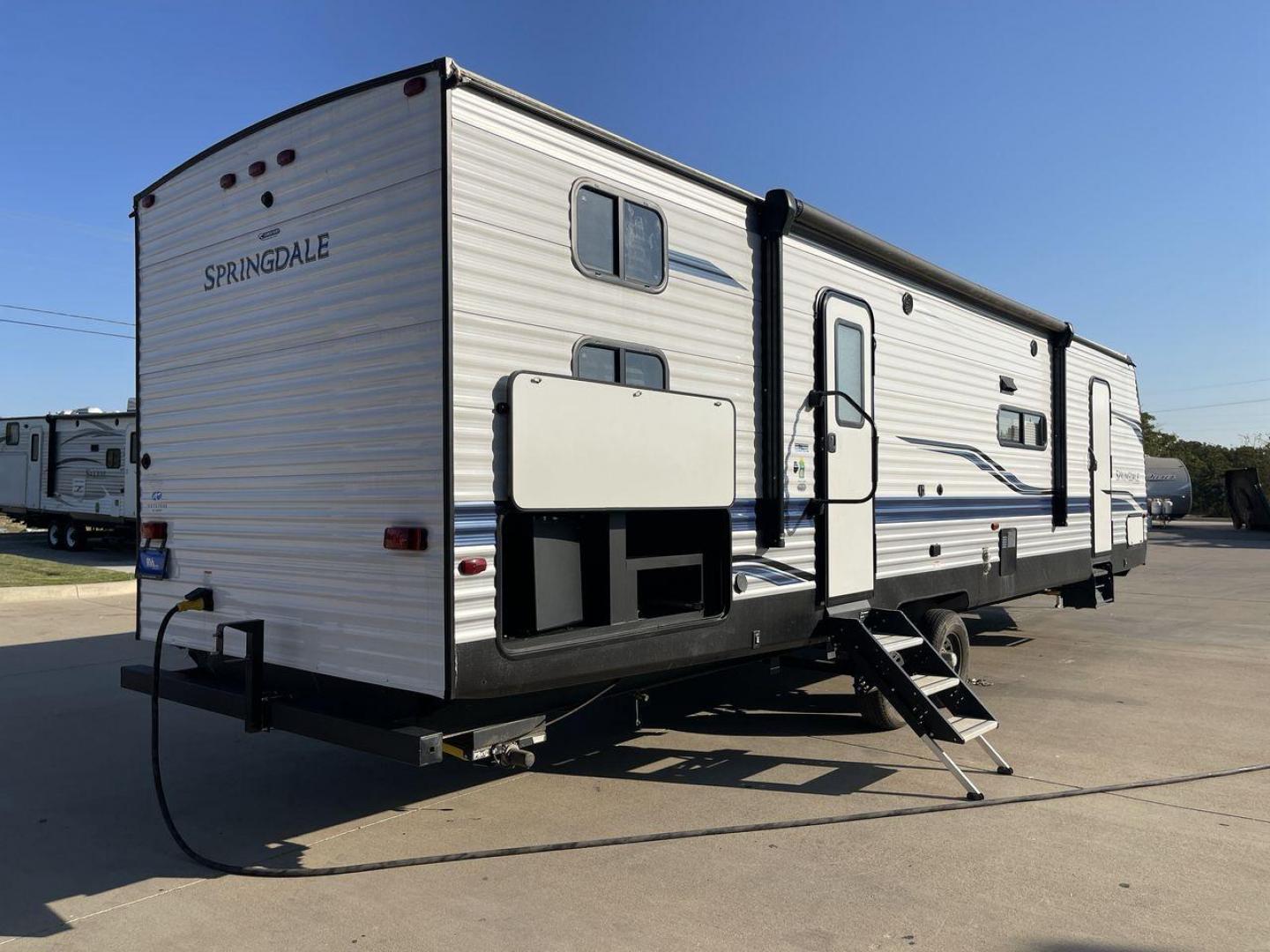 2022 KEYSTONE SPRINGDALE 335BH (4YDTSGR24N3) , Length: 37.75 ft. | Dry Weight: 8,069 lbs. | Gross Weight: 11,200 lbs. | Slides: 1 transmission, located at 4319 N Main Street, Cleburne, TX, 76033, (817) 221-0660, 32.435829, -97.384178 - The 2022 Keystone Springdale 335BH is a family-oriented travel trailer featuring a spacious bunkhouse, open living area, and outdoor kitchen, making it ideal for families or groups seeking comfort and convenience on the road. This unit measures 37.75 ft in length, 8 ft in width, and 10.92 ft in heig - Photo#25