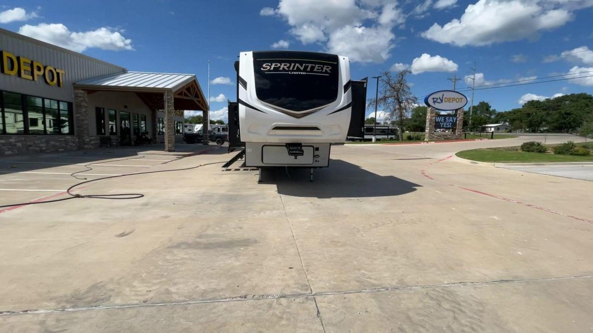 2022 KEYSTONE SPRINTER 3190RLS (4YDFSTR20N1) , located at 4319 N Main Street, Cleburne, TX, 76033, (817) 221-0660, 32.435829, -97.384178 - Photo#4