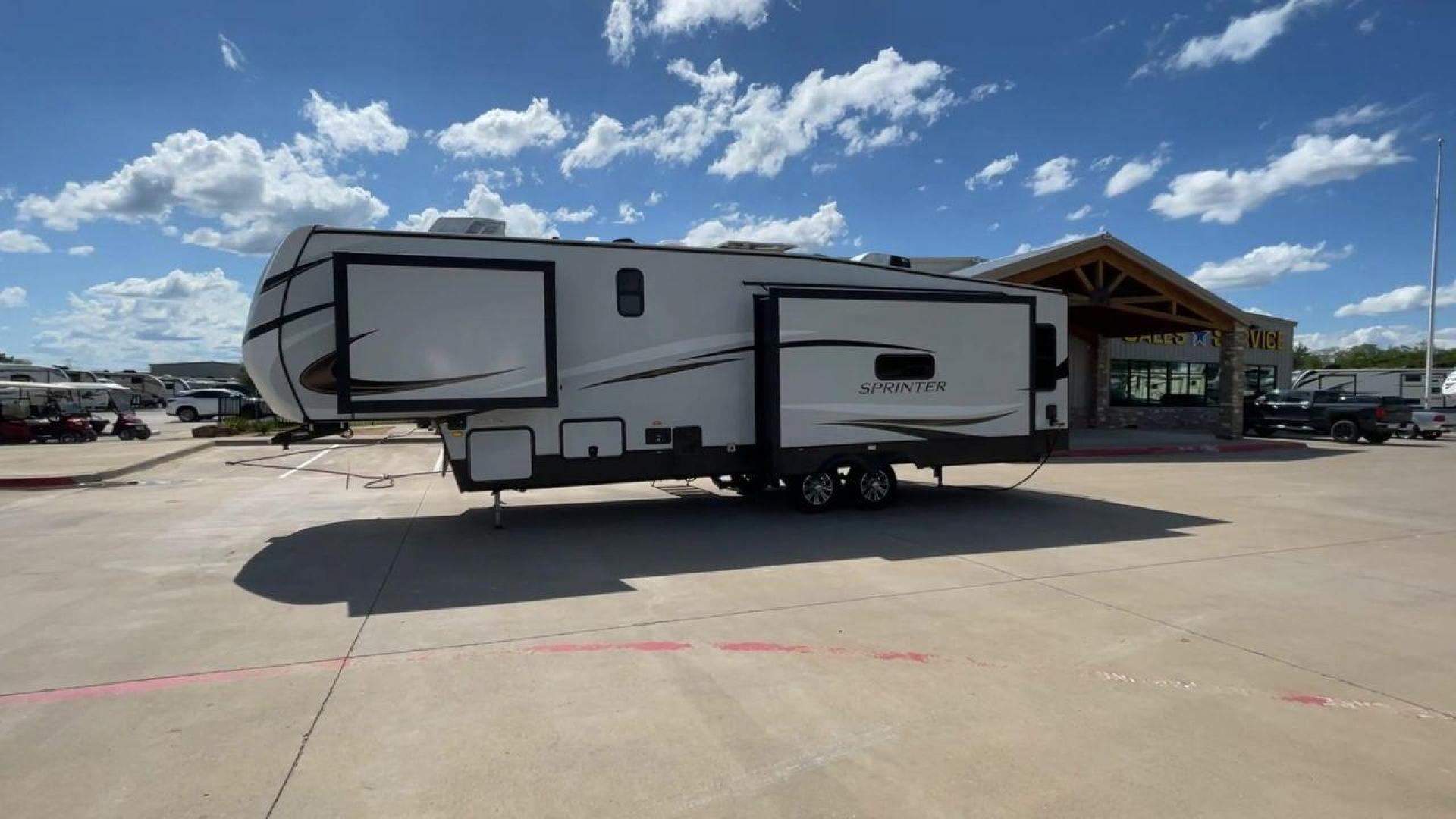 2022 KEYSTONE SPRINTER 3190RLS (4YDFSTR20N1) , located at 4319 N Main Street, Cleburne, TX, 76033, (817) 221-0660, 32.435829, -97.384178 - Photo#6