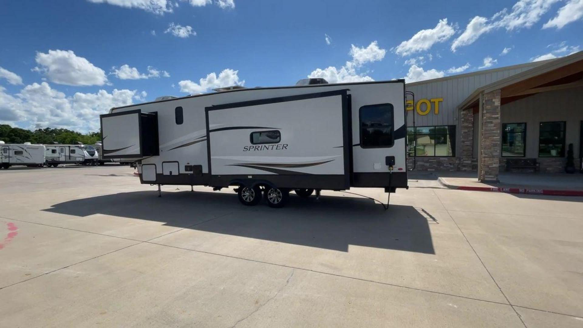 2022 KEYSTONE SPRINTER 3190RLS (4YDFSTR20N1) , located at 4319 N Main Street, Cleburne, TX, 76033, (817) 221-0660, 32.435829, -97.384178 - Photo#7