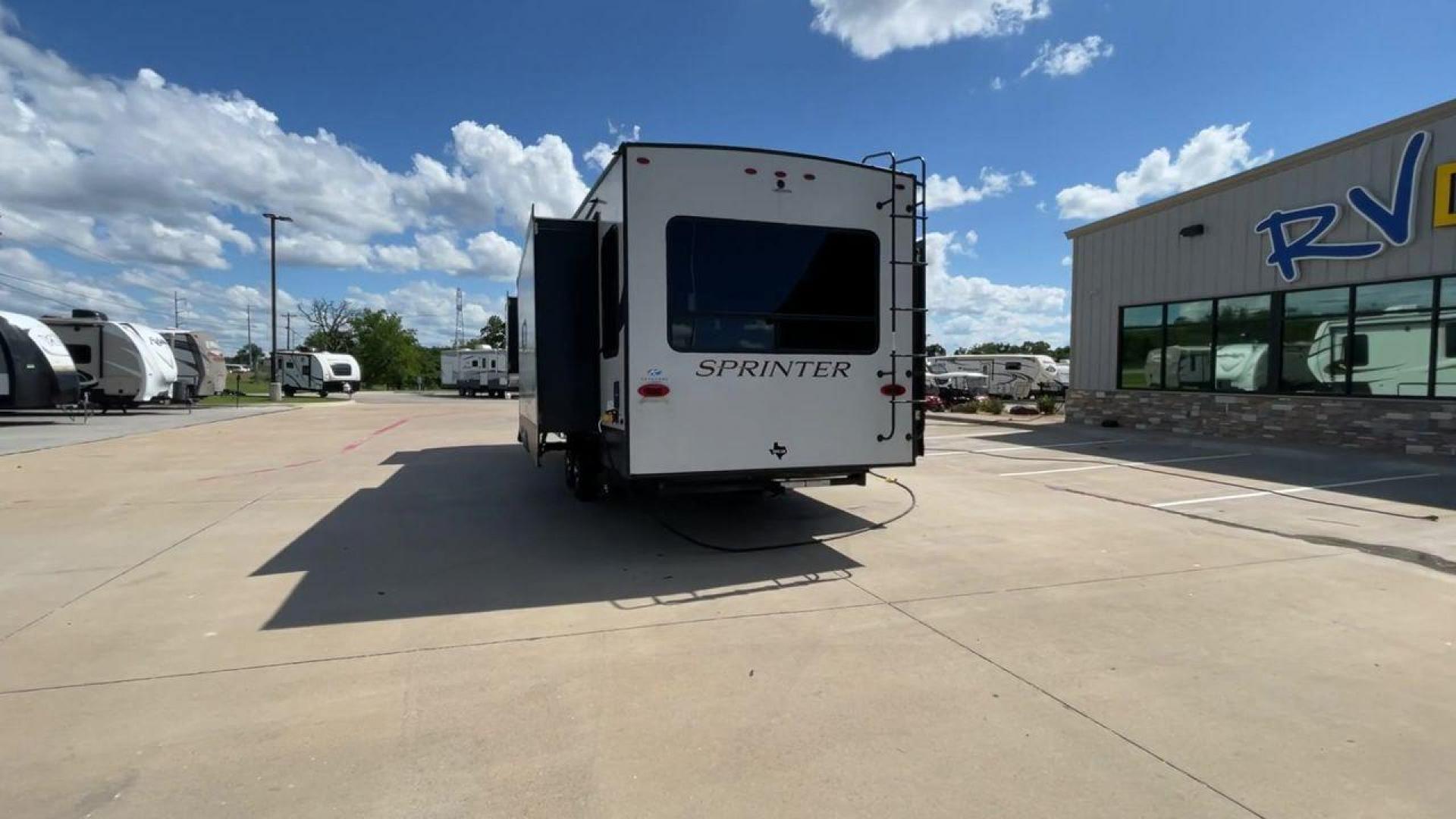 2022 KEYSTONE SPRINTER 3190RLS (4YDFSTR20N1) , located at 4319 N Main Street, Cleburne, TX, 76033, (817) 221-0660, 32.435829, -97.384178 - Photo#8