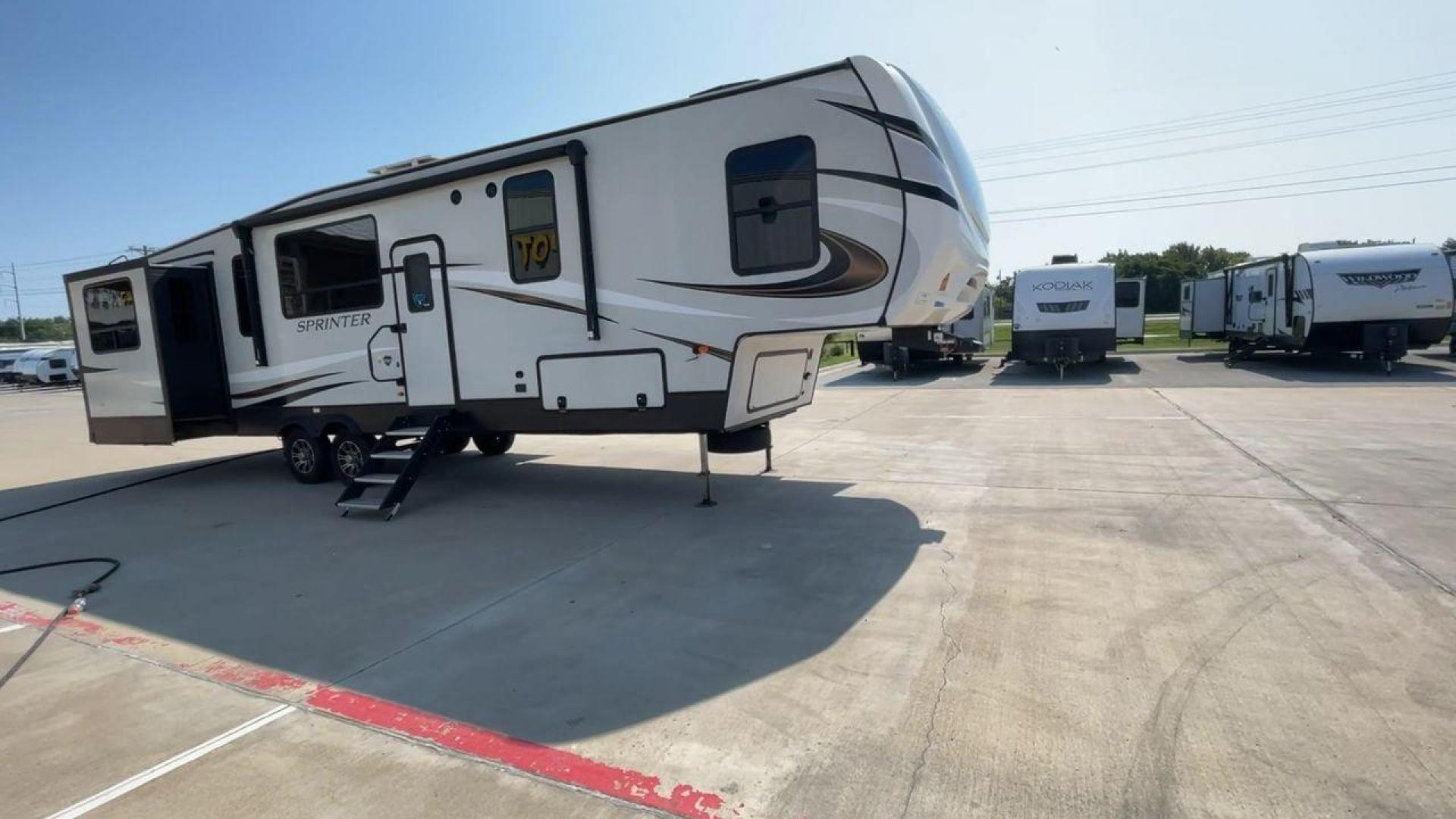 2022 KEYSTONE SPRINTER 3530DEN (4YDFSTS20N1) , Length: 39 ft. | Dry Weight: 10,912 lbs. | Gross Weight: 14,000 lbs. | Slides: 4 transmission, located at 4319 N Main Street, Cleburne, TX, 76033, (817) 221-0660, 32.435829, -97.384178 - The 2022 Keystone Sprinter 3530DEN is an elegant and spacious fifth wheel, offering luxury and comfort for extended trips or full-time RV living. With a generous length of 39 feet, 4 slides, and a sophisticated interior design, this model is ideal for travelers who want a home away from home experie - Photo#2