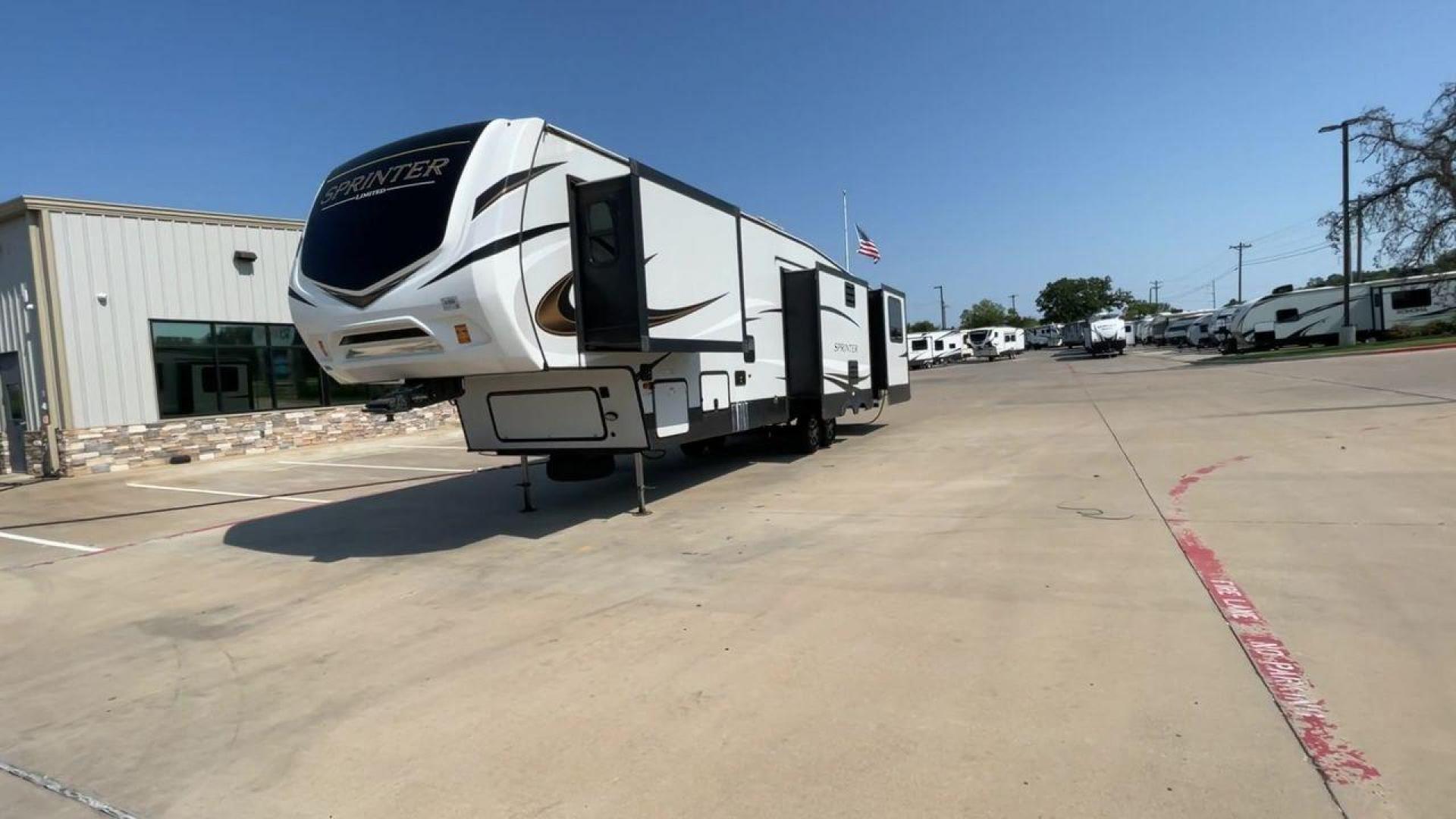 2022 KEYSTONE SPRINTER 3530DEN (4YDFSTS20N1) , Length: 39 ft. | Dry Weight: 10,912 lbs. | Gross Weight: 14,000 lbs. | Slides: 4 transmission, located at 4319 N Main Street, Cleburne, TX, 76033, (817) 221-0660, 32.435829, -97.384178 - The 2022 Keystone Sprinter 3530DEN is an elegant and spacious fifth wheel, offering luxury and comfort for extended trips or full-time RV living. With a generous length of 39 feet, 4 slides, and a sophisticated interior design, this model is ideal for travelers who want a home away from home experie - Photo#4