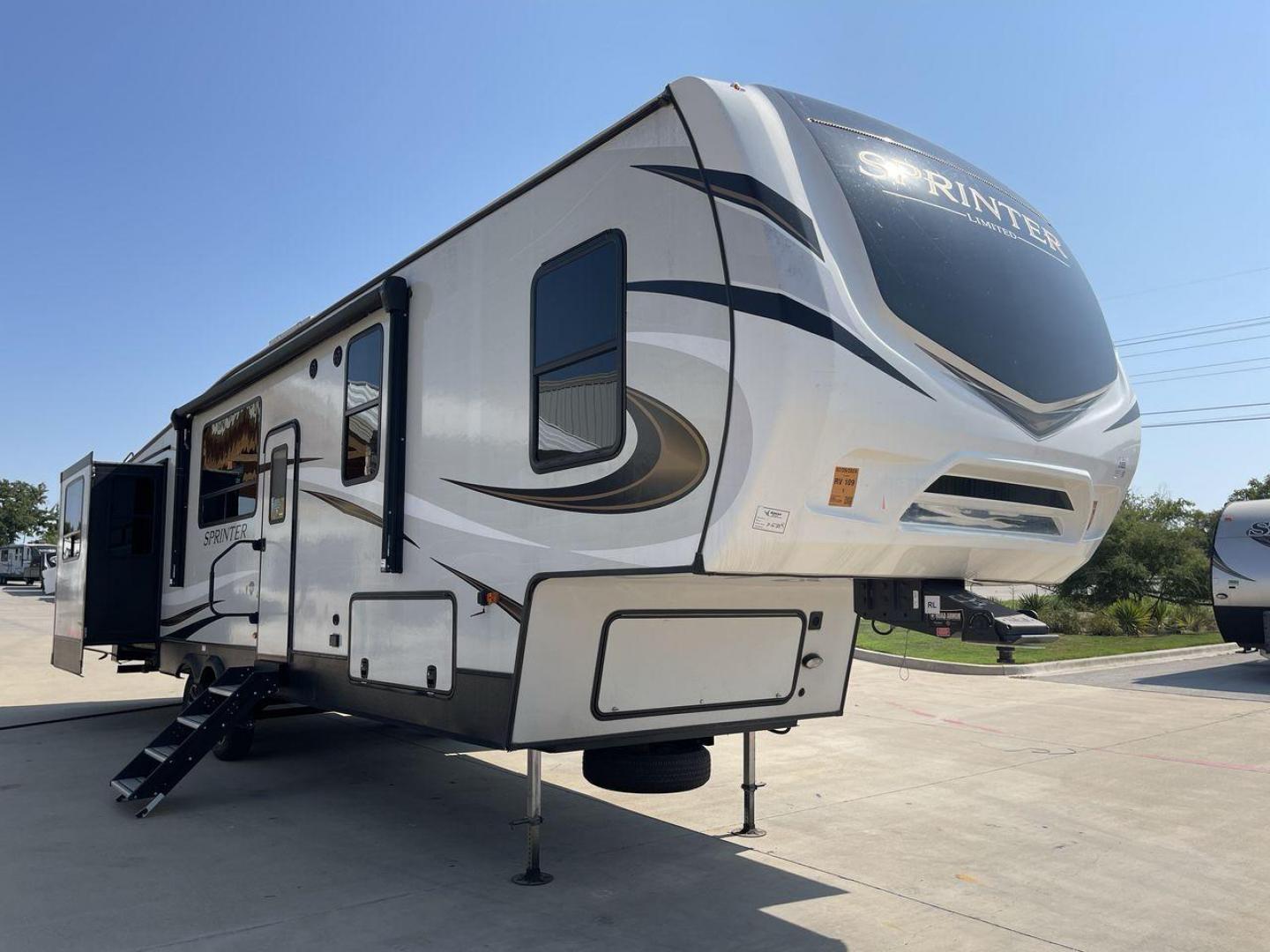 2022 KEYSTONE SPRINTER 3530DEN (4YDFSTS20N1) , Length: 39 ft. | Dry Weight: 10,912 lbs. | Gross Weight: 14,000 lbs. | Slides: 4 transmission, located at 4319 N Main Street, Cleburne, TX, 76033, (817) 221-0660, 32.435829, -97.384178 - The 2022 Keystone Sprinter 3530DEN is an elegant and spacious fifth wheel, offering luxury and comfort for extended trips or full-time RV living. With a generous length of 39 feet, 4 slides, and a sophisticated interior design, this model is ideal for travelers who want a home away from home experie - Photo#22