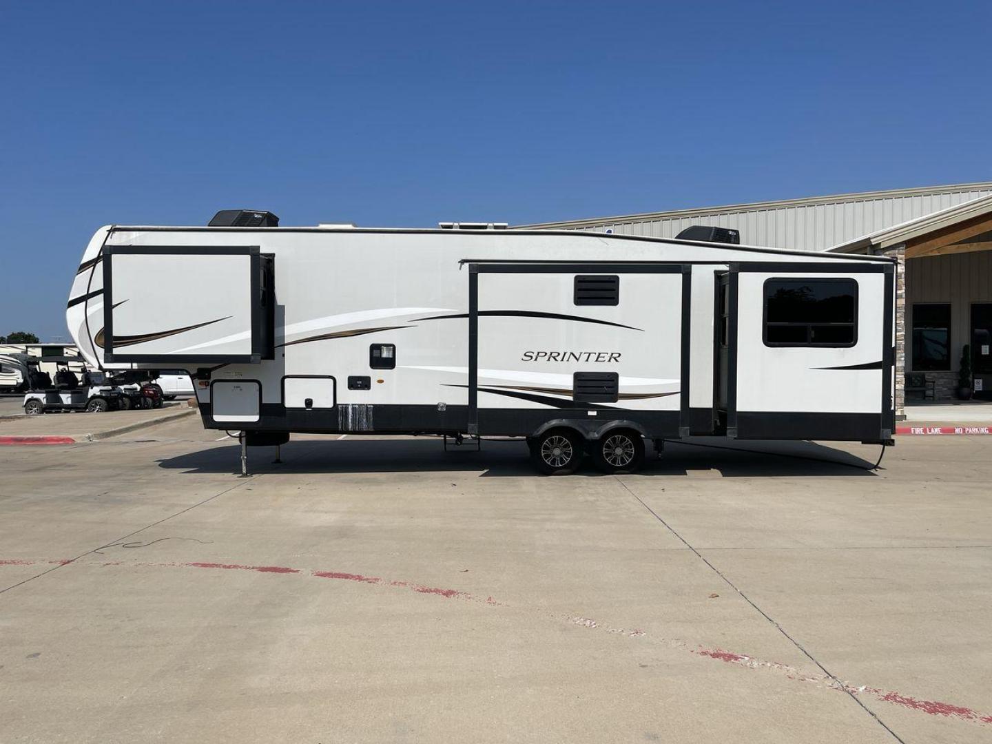 2022 KEYSTONE SPRINTER 3530DEN (4YDFSTS20N1) , Length: 39 ft. | Dry Weight: 10,912 lbs. | Gross Weight: 14,000 lbs. | Slides: 4 transmission, located at 4319 N Main Street, Cleburne, TX, 76033, (817) 221-0660, 32.435829, -97.384178 - The 2022 Keystone Sprinter 3530DEN is an elegant and spacious fifth wheel, offering luxury and comfort for extended trips or full-time RV living. With a generous length of 39 feet, 4 slides, and a sophisticated interior design, this model is ideal for travelers who want a home away from home experie - Photo#23