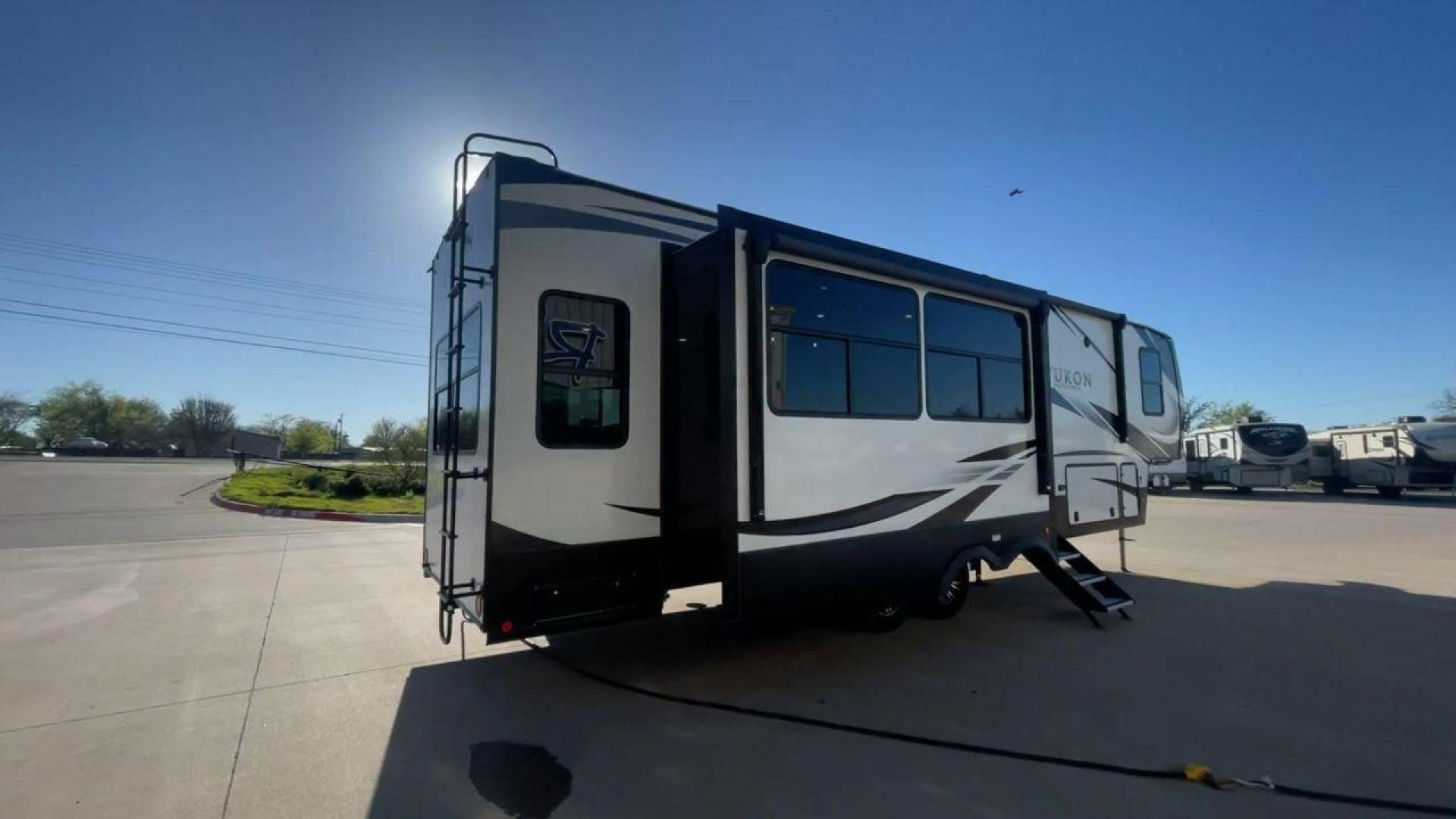 2022 KEYSTONE YUKON 320RL (4YDFYKR28NZ) , Length: 36.5 ft. | Dry Weight: 12,360 lbs. | Slides: 3 transmission, located at 4319 N Main Street, Cleburne, TX, 76033, (817) 221-0660, 32.435829, -97.384178 - A high-end fifth wheel that blends elegance and practicality for an unmatched camping experience is the 2022 Keystone Yukon 320RL. This model provides generous living quarters while maintaining exceptional durability. It measures 36.5 feet in length and has a dry weight of 12,360 pounds. The Yukon 3 - Photo#0