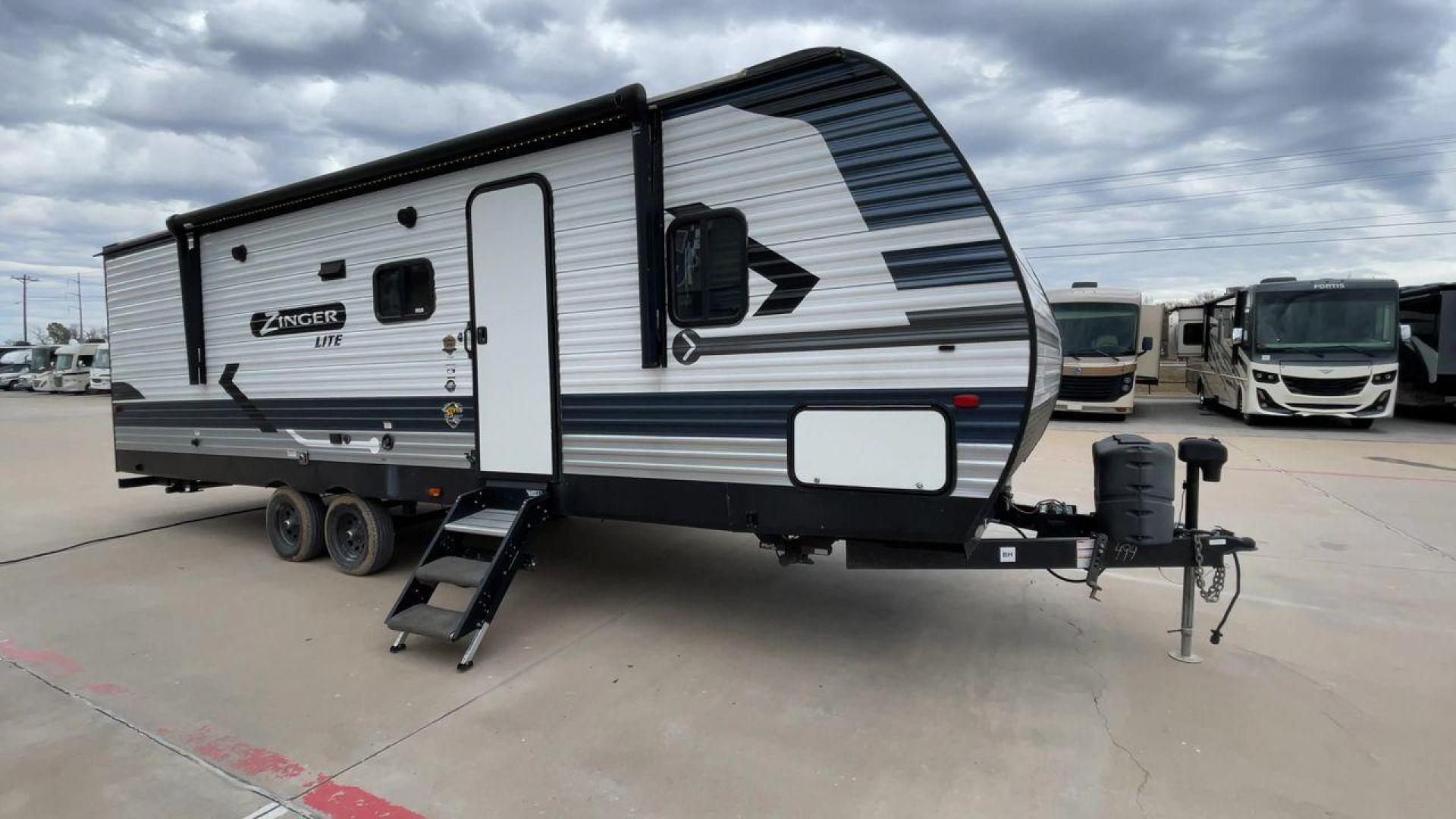 2022 KEYSTONE ZINGER 270BH (4YDTZRN2XNS) , Length: 31.92 ft. | Dry Weight: 6,132 lbs. | Slides: 1 transmission, located at 4319 N Main Street, Cleburne, TX, 76033, (817) 221-0660, 32.435829, -97.384178 - The 2022 Keystone Zinger 270BH is a versatile and family-friendly travel trailer that offers a comfortable and spacious interior. As you enter the travel trailer, you will find yourself in the main living area, which features a large slide-out. This slide-out houses a booth dinette and a sofa. The b - Photo#3