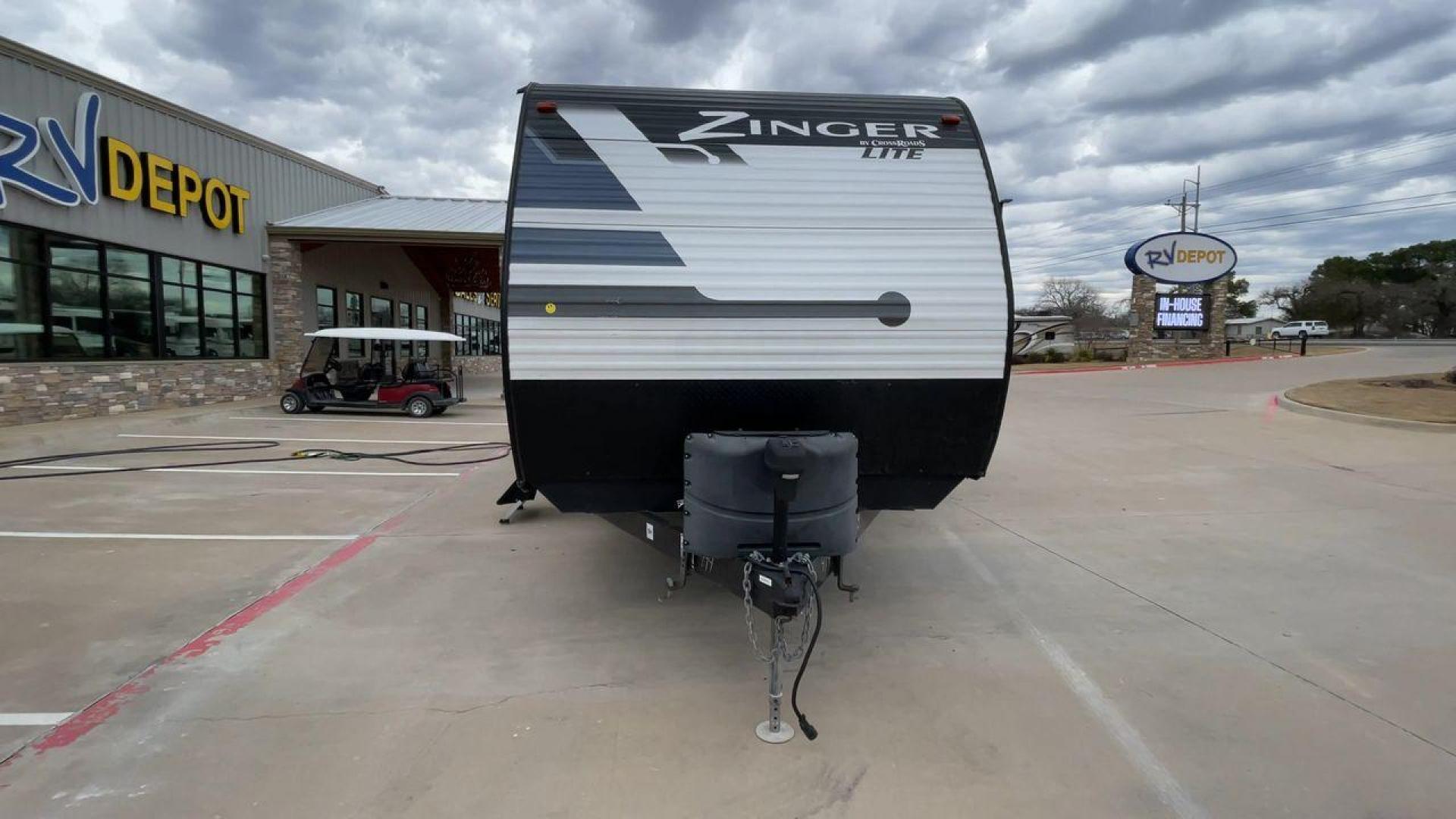 2022 KEYSTONE ZINGER 270BH (4YDTZRN2XNS) , Length: 31.92 ft. | Dry Weight: 6,132 lbs. | Slides: 1 transmission, located at 4319 N Main Street, Cleburne, TX, 76033, (817) 221-0660, 32.435829, -97.384178 - The 2022 Keystone Zinger 270BH is a versatile and family-friendly travel trailer that offers a comfortable and spacious interior. As you enter the travel trailer, you will find yourself in the main living area, which features a large slide-out. This slide-out houses a booth dinette and a sofa. The b - Photo#4