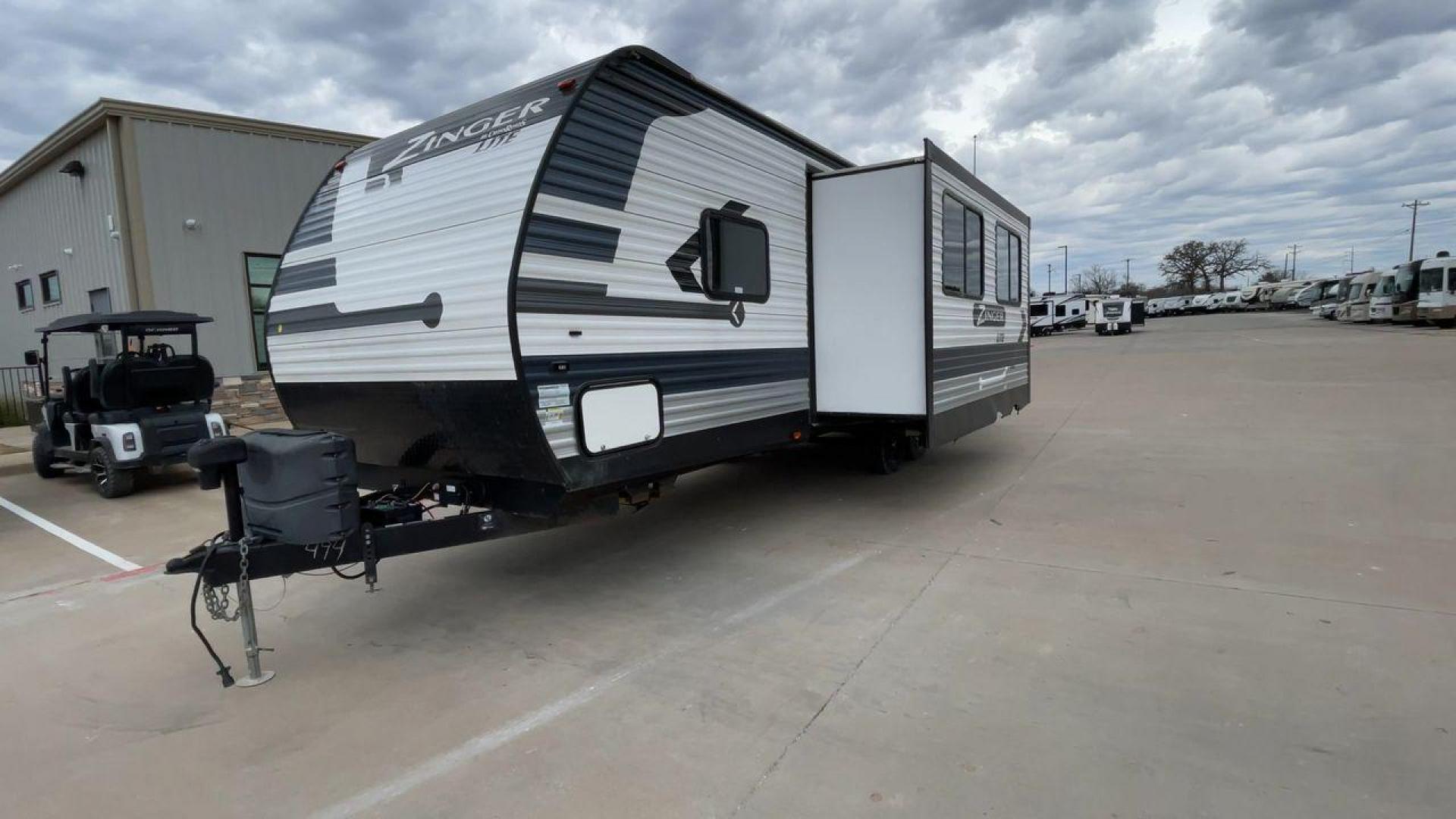 2022 KEYSTONE ZINGER 270BH (4YDTZRN2XNS) , Length: 31.92 ft. | Dry Weight: 6,132 lbs. | Slides: 1 transmission, located at 4319 N Main Street, Cleburne, TX, 76033, (817) 221-0660, 32.435829, -97.384178 - The 2022 Keystone Zinger 270BH is a versatile and family-friendly travel trailer that offers a comfortable and spacious interior. As you enter the travel trailer, you will find yourself in the main living area, which features a large slide-out. This slide-out houses a booth dinette and a sofa. The b - Photo#5