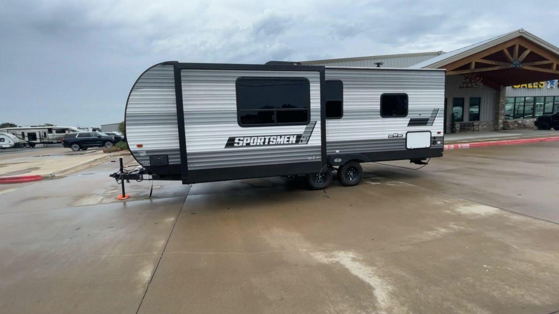 2022 KZRV SPORTSMEN 231FKKSE (4EZTU242XN5) , Length: 27.42 ft. | Dry Weight: 5,150 lbs. | Gross Weight: 7,000 lbs. | Slides: 1 transmission, located at 4319 N Main Street, Cleburne, TX, 76033, (817) 221-0660, 32.435829, -97.384178 - Photo#6