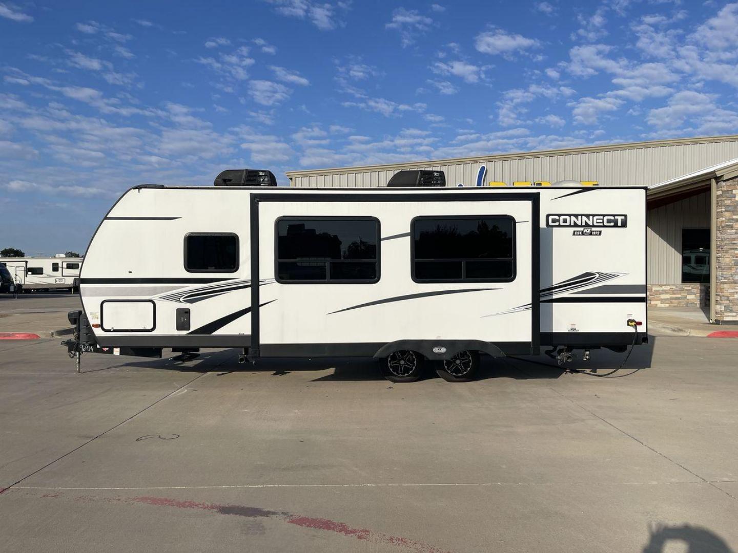 2022 KZ CONNECT 261RB (4EZTL2723N7) , Length: 30.33 ft. | Dry Weight: 6,070 lbs. | Gross Weight: 7,345 lbs. | Slides: 1 transmission, located at 4319 N Main Street, Cleburne, TX, 76033, (817) 221-0660, 32.435829, -97.384178 - Photo#23