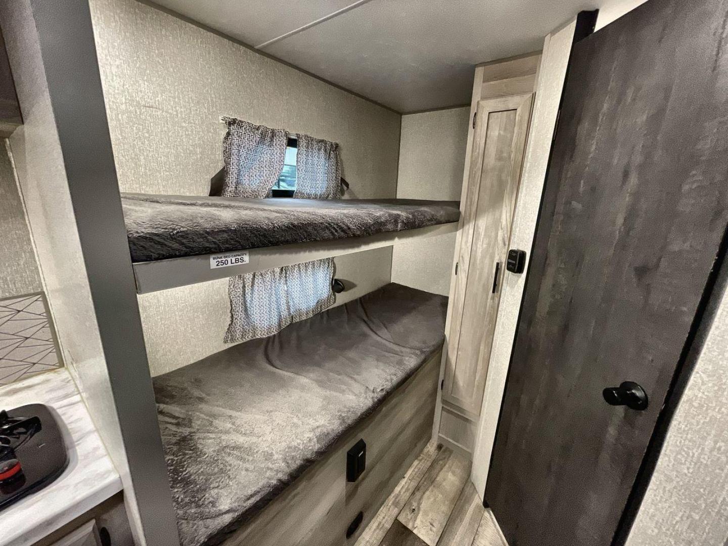 2022 KZ ESCAPE 191BHK (4EZTA1815N4) , located at 4319 N Main Street, Cleburne, TX, 76033, (817) 221-0660, 32.435829, -97.384178 - Photo#16