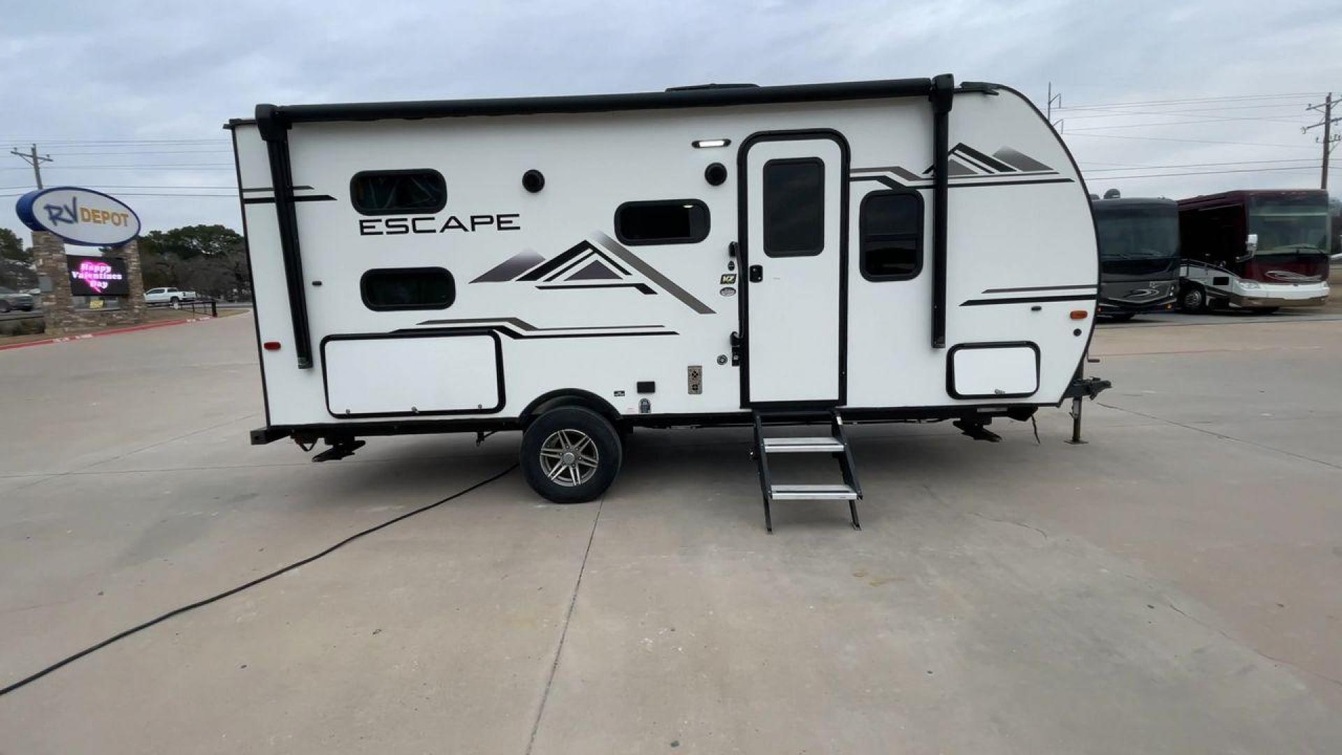 2022 KZ ESCAPE 191BHK (4EZTA1815N4) , located at 4319 N Main Street, Cleburne, TX, 76033, (817) 221-0660, 32.435829, -97.384178 - Photo#2