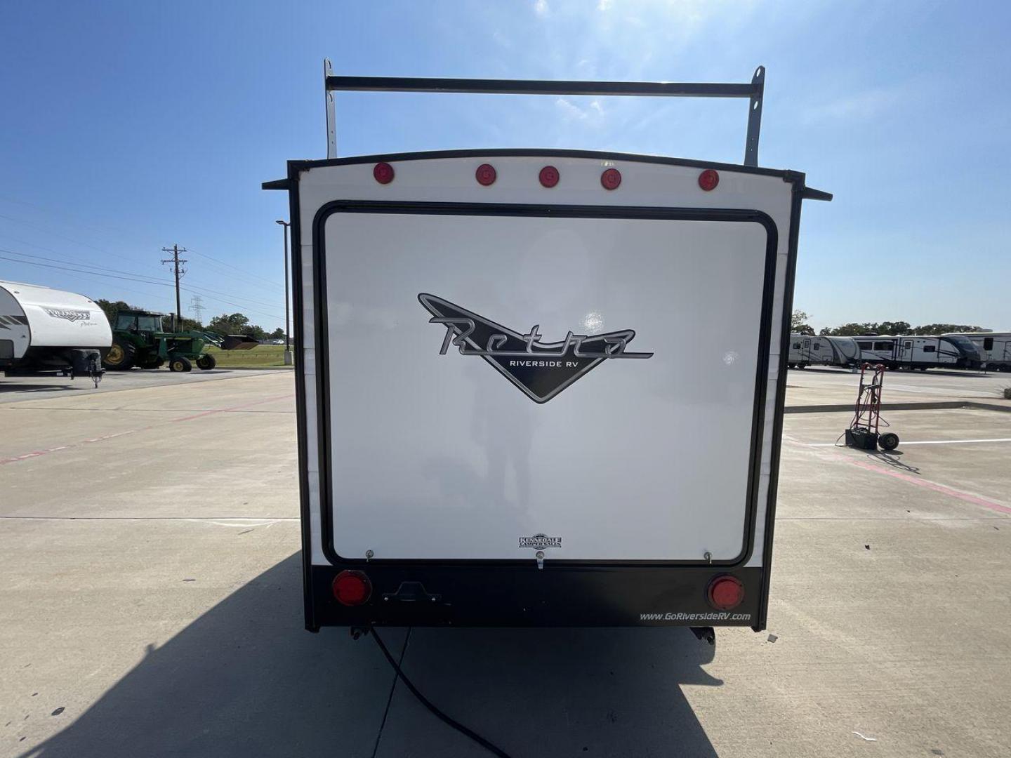 2022 RIVERSIDE RETRO 511 (59CCC1213NL) , Length: 12.67 ft. | Dry Weight: 1,540 lbs. transmission, located at 4319 N Main Street, Cleburne, TX, 76033, (817) 221-0660, 32.435829, -97.384178 - Photo#10