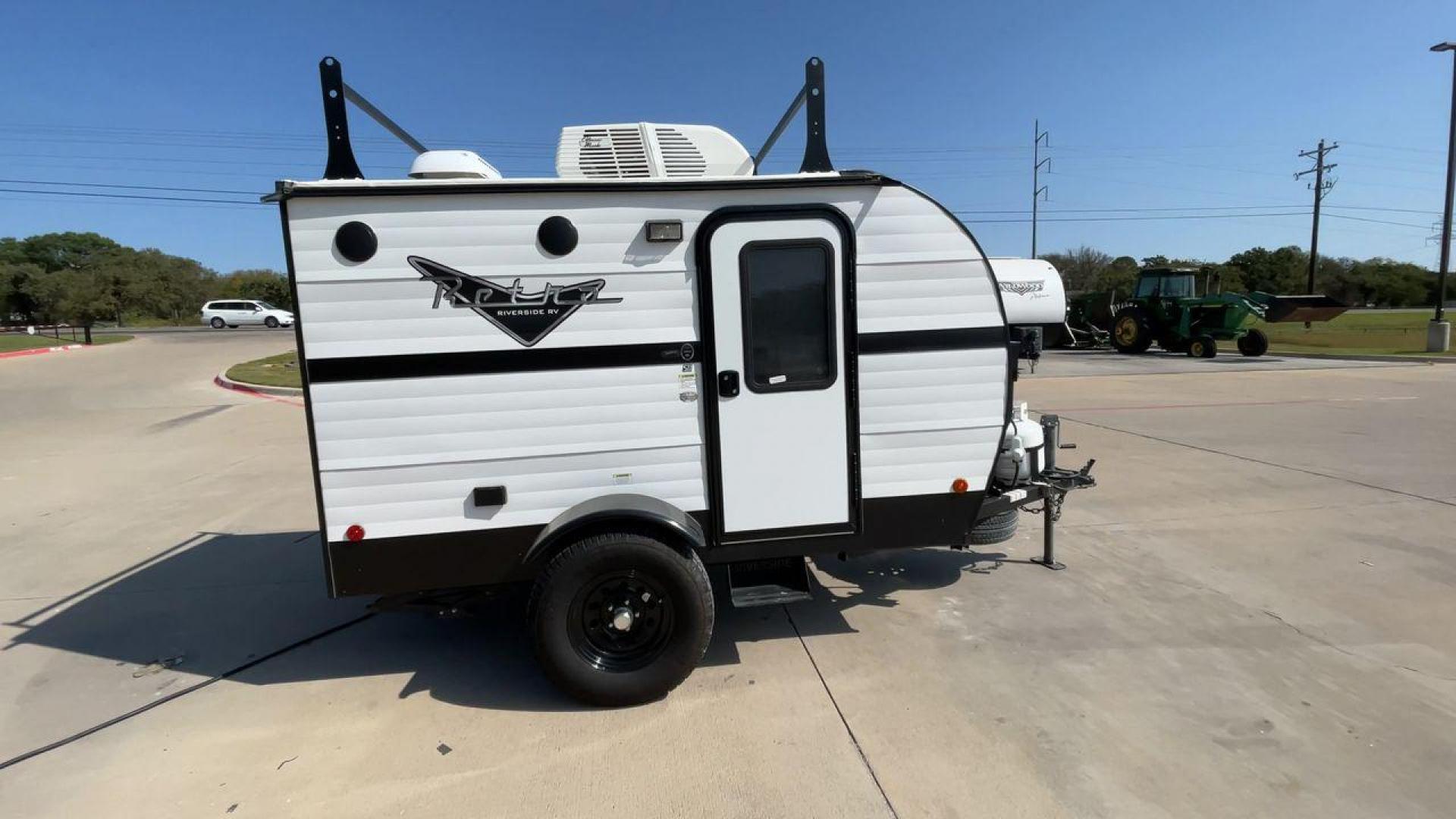 2022 RIVERSIDE RETRO 511 (59CCC1213NL) , Length: 12.67 ft. | Dry Weight: 1,540 lbs. transmission, located at 4319 N Main Street, Cleburne, TX, 76033, (817) 221-0660, 32.435829, -97.384178 - Photo#2