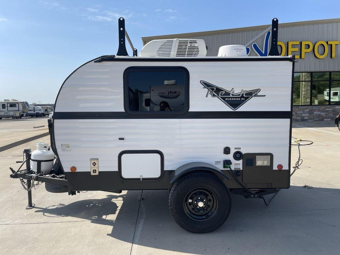 2022 RIVERSIDE RETRO 511 (59CCC1213NL) , Length: 12.67 ft. | Dry Weight: 1,540 lbs. transmission, located at 4319 N Main Street, Cleburne, TX, 76033, (817) 221-0660, 32.435829, -97.384178 - Photo#23