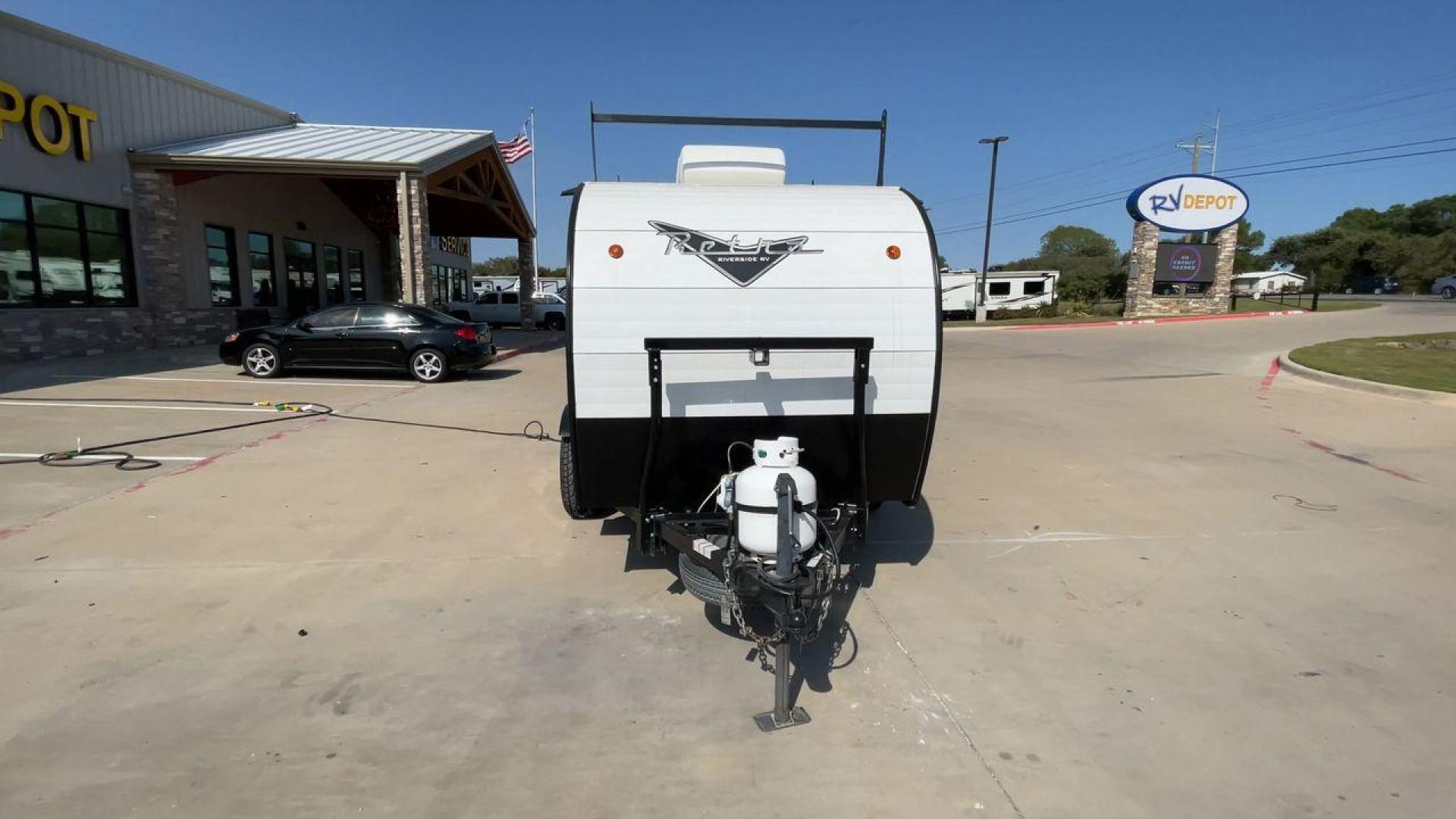 2022 RIVERSIDE RETRO 511 (59CCC1213NL) , Length: 12.67 ft. | Dry Weight: 1,540 lbs. transmission, located at 4319 N Main Street, Cleburne, TX, 76033, (817) 221-0660, 32.435829, -97.384178 - Photo#4