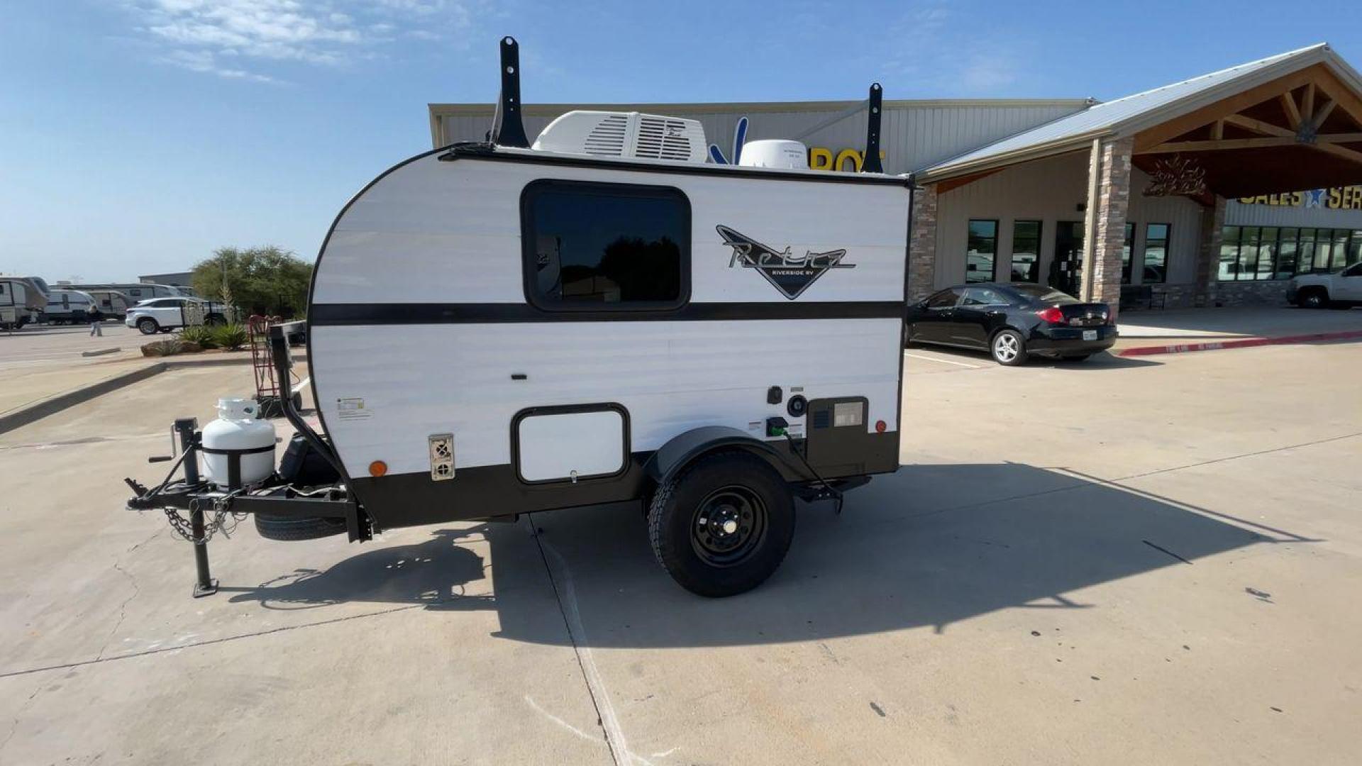 2022 RIVERSIDE RETRO 511 (59CCC1213NL) , Length: 12.67 ft. | Dry Weight: 1,540 lbs. transmission, located at 4319 N Main Street, Cleburne, TX, 76033, (817) 221-0660, 32.435829, -97.384178 - Photo#6