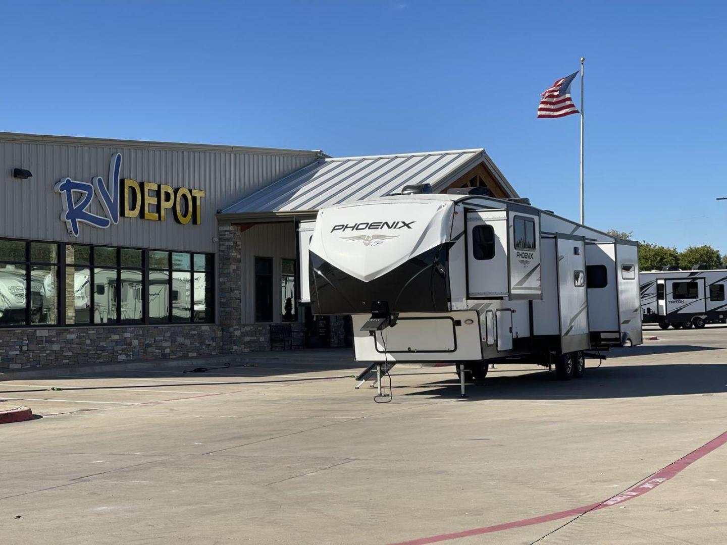 2022 SHASTA PHOENIX 334FL (5ZT3SPYBXNA) , Length: 42.17 ft. | Dry Weight: 12,400 lbs. | Gross Weight: 15,000 lbs. | Slides: 5 transmission, located at 4319 N Main Street, Cleburne, TX, 76033, (817) 221-0660, 32.435829, -97.384178 - Photo#0