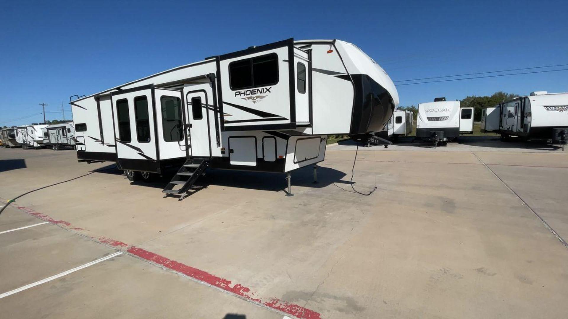 2022 SHASTA PHOENIX 334FL (5ZT3SPYBXNA) , Length: 42.17 ft. | Dry Weight: 12,400 lbs. | Gross Weight: 15,000 lbs. | Slides: 5 transmission, located at 4319 N Main Street, Cleburne, TX, 76033, (817) 221-0660, 32.435829, -97.384178 - Photo#3