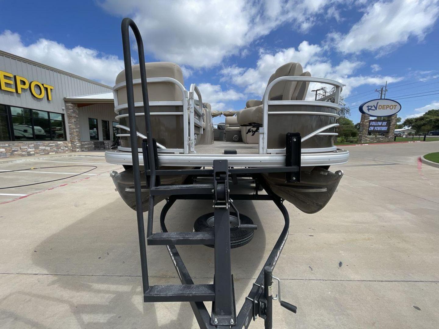 2022 SUNTRACKER SF20 (BUJ82649G22) , Length: 21.92 ft. | Dry Weight: 1940 lbs. transmission, located at 4319 N Main Street, Cleburne, TX, 76033, (817) 221-0660, 32.435829, -97.384178 - Photo#9