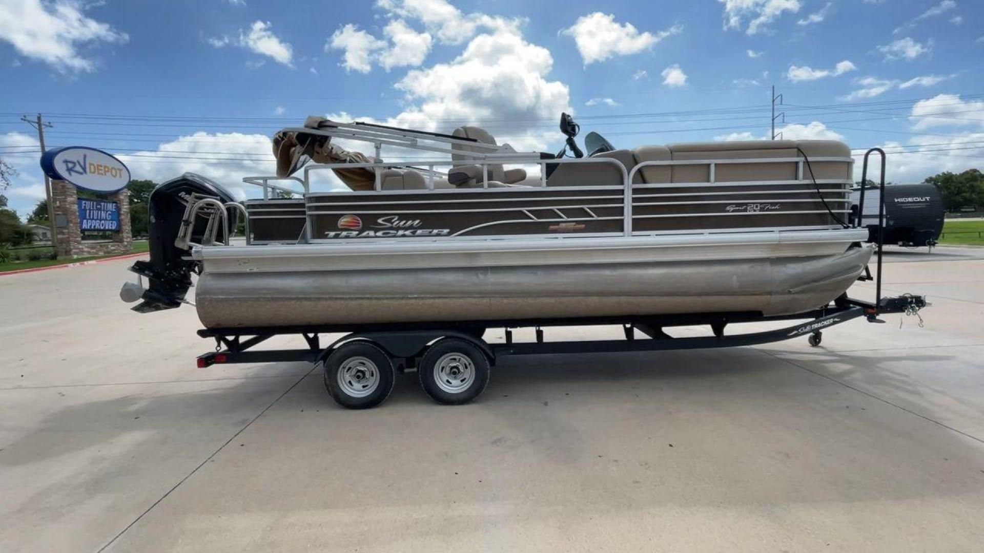 2022 SUNTRACKER SF20 (BUJ82649G22) , Length: 21.92 ft. | Dry Weight: 1940 lbs. transmission, located at 4319 N Main Street, Cleburne, TX, 76033, (817) 221-0660, 32.435829, -97.384178 - Photo#2