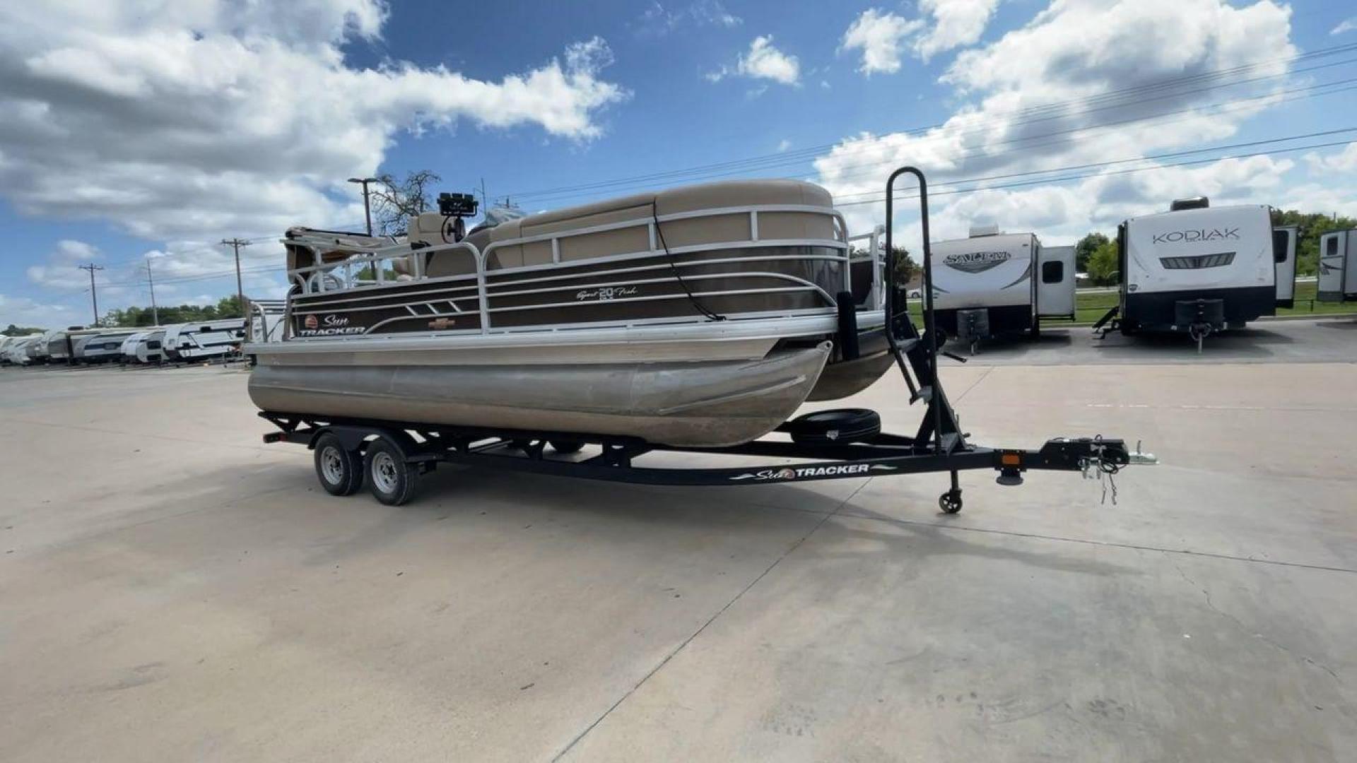 2022 SUNTRACKER SF20 (BUJ82649G22) , Length: 21.92 ft. | Dry Weight: 1940 lbs. transmission, located at 4319 N Main Street, Cleburne, TX, 76033, (817) 221-0660, 32.435829, -97.384178 - Photo#3