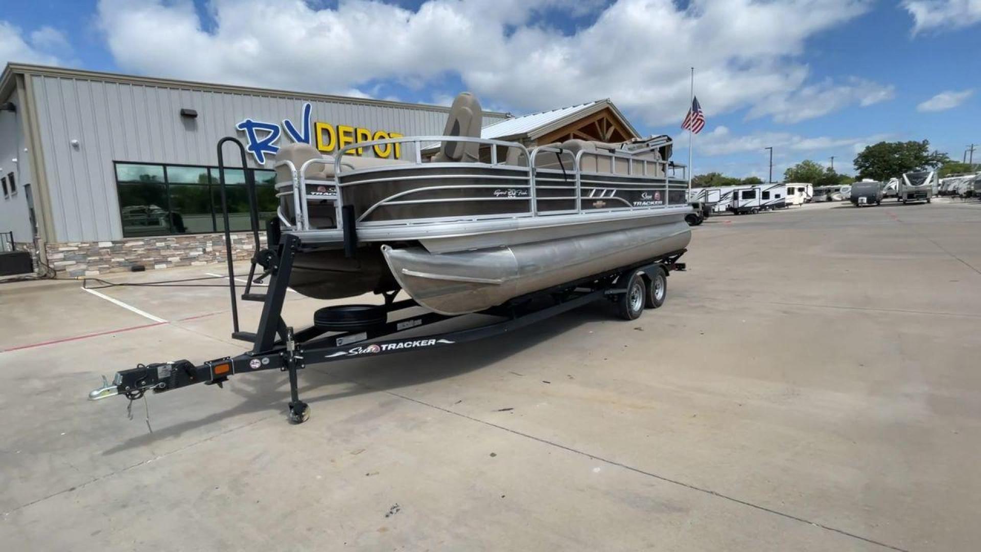 2022 SUNTRACKER SF20 (BUJ82649G22) , Length: 21.92 ft. | Dry Weight: 1940 lbs. transmission, located at 4319 N Main Street, Cleburne, TX, 76033, (817) 221-0660, 32.435829, -97.384178 - Photo#5