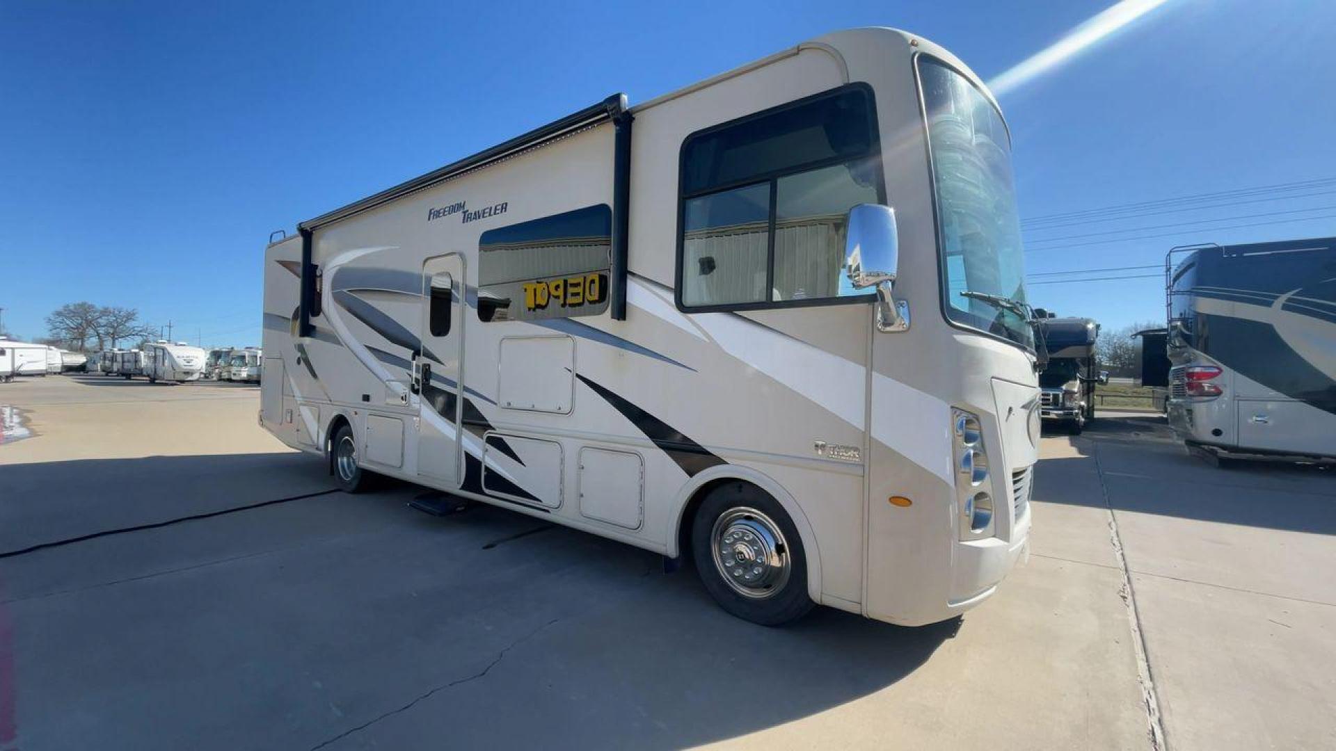 2022 THOR FREEDOM TRAVELER A30 (1F65F5DN8L0) , located at 4319 N Main Street, Cleburne, TX, 76033, (817) 221-0660, 32.435829, -97.384178 - Photo#3