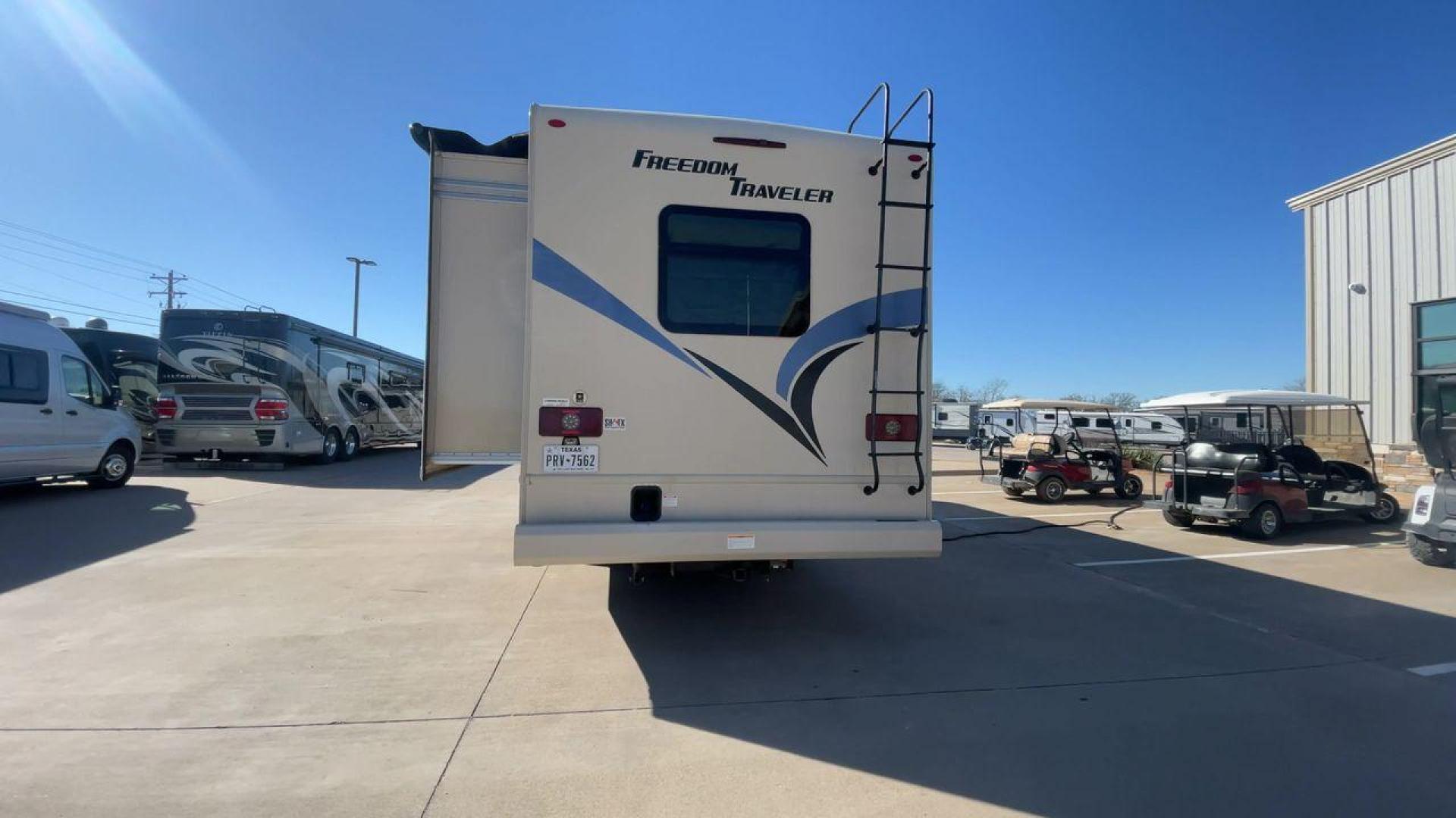 2022 THOR FREEDOM TRAVELER A30 (1F65F5DN8L0) , located at 4319 N Main Street, Cleburne, TX, 76033, (817) 221-0660, 32.435829, -97.384178 - Photo#8