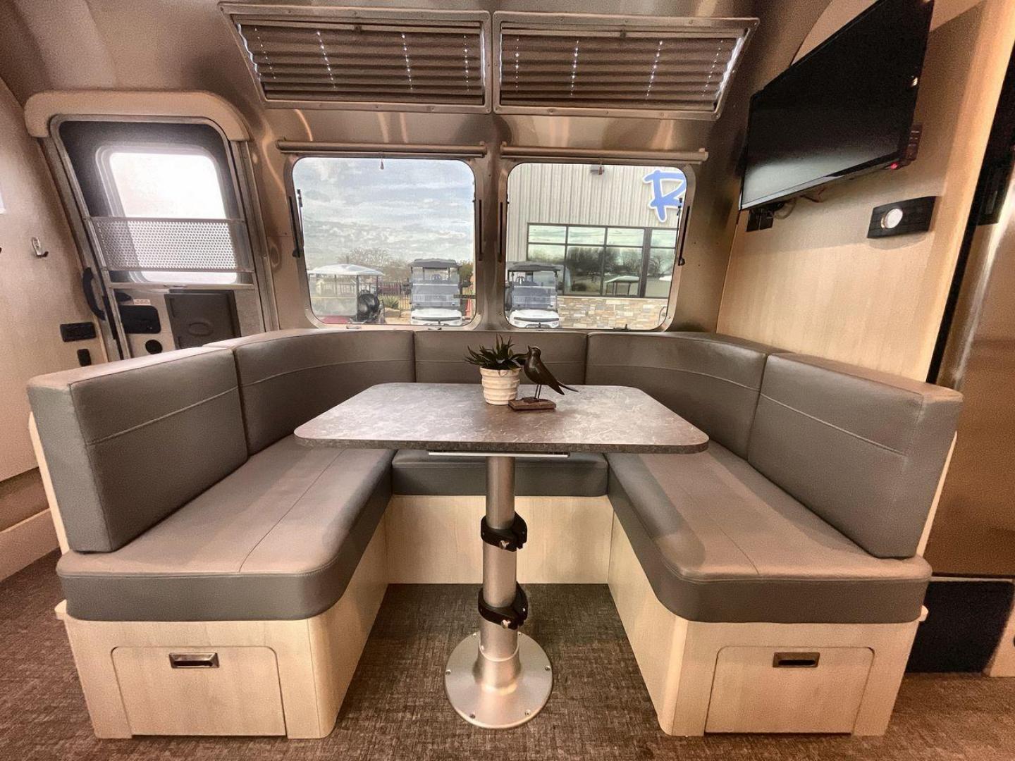 2023 AIRSTREAM FLYING CLOUD 30FB (1STC9YP21PJ) , Length: 30.83 ft | Dry Weight: 6,672 lbs | Gross Weight: 8,800 lbs | Slides: 0 transmission, located at 4319 N Main Street, Cleburne, TX, 76033, (817) 221-0660, 32.435829, -97.384178 - With a length of 30.83 feet, the 2023 Airstream Flying Cloud 30FB provides ample space for a luxurious camping experience. Its dry weight of 6,672 lbs makes it relatively lightweight for towing, while its gross weight capacity of 8,800 lbs ensures you can pack all the essentials for your trip. The i - Photo#13