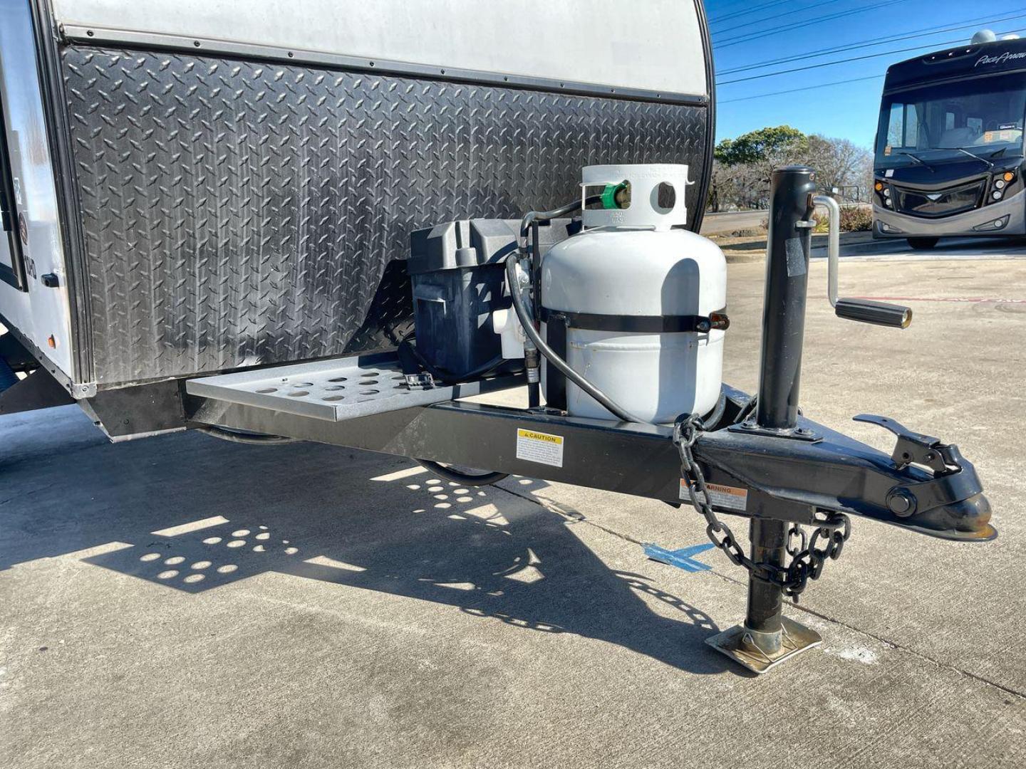 2023 BRAXTON CREEK BUSHWHACKER 10BH (7HFB1KB12P1) , Length: 10 ft | Dry Weight: 1,480 lbs | Gross Weight: 2,340 lbs | Slides: 0 transmission, located at 4319 N Main Street, Cleburne, TX, 76033, (817) 221-0660, 32.435829, -97.384178 - The exterior of this used Bushwhacker teardrop trailer is built for adventure with a compact yet sturdy design. Measuring 10 feet in length and weighing just 1,480 pounds dry, it's lightweight and easy to tow, making it perfect for off-road excursions. Its gross weight capacity of 2,340 pounds allow - Photo#17