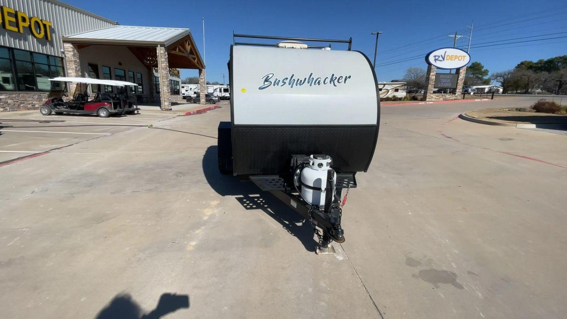 2023 BRAXTON CREEK BUSHWHACKER 10BH (7HFB1KB12P1) , Length: 10 ft | Dry Weight: 1,480 lbs | Gross Weight: 2,340 lbs | Slides: 0 transmission, located at 4319 N Main Street, Cleburne, TX, 76033, (817) 221-0660, 32.435829, -97.384178 - The exterior of this used Bushwhacker teardrop trailer is built for adventure with a compact yet sturdy design. Measuring 10 feet in length and weighing just 1,480 pounds dry, it's lightweight and easy to tow, making it perfect for off-road excursions. Its gross weight capacity of 2,340 pounds allow - Photo#4