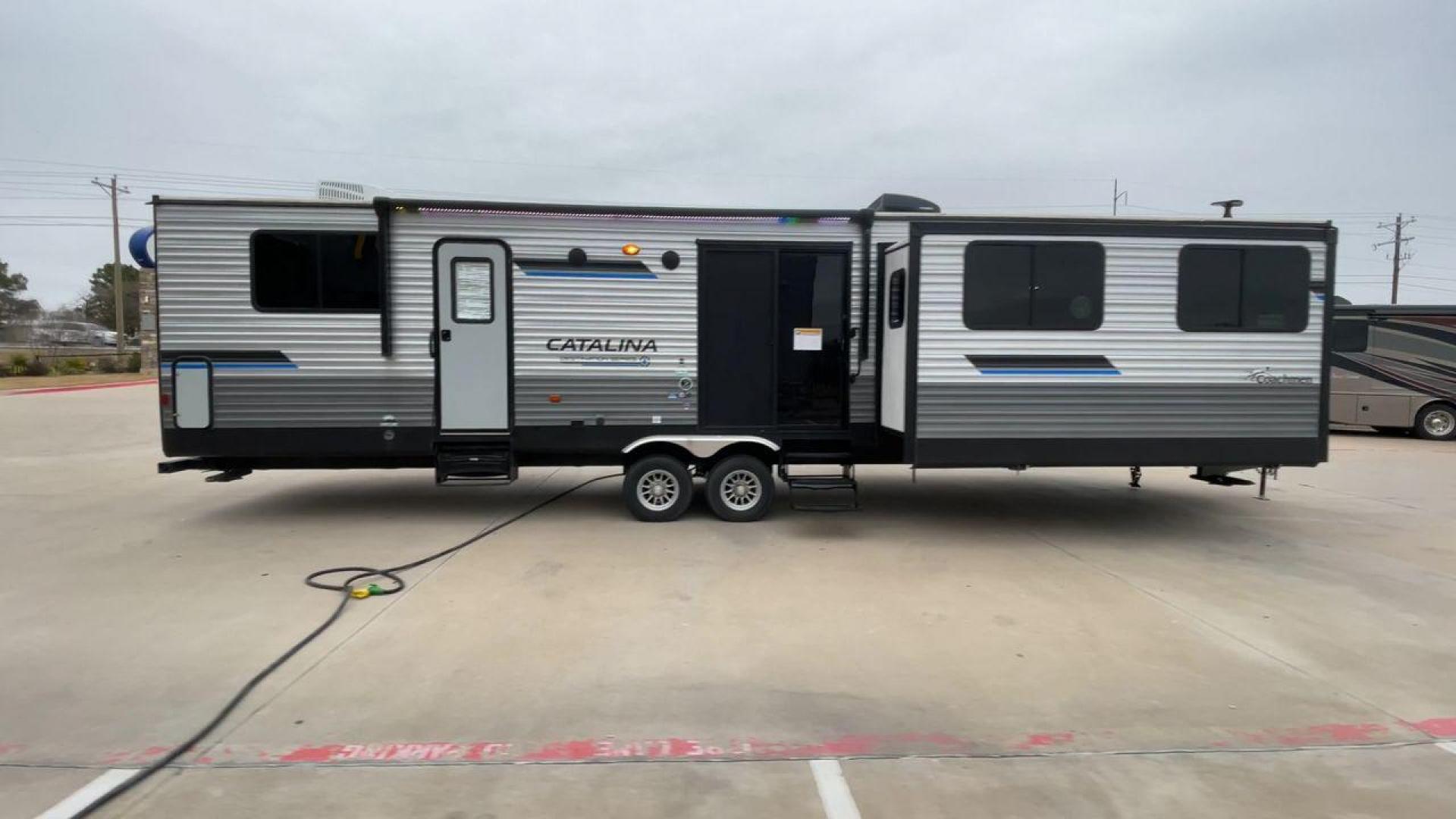 2023 COACHMEN CATALINA 39MKTS (5ZT2CA4B8PX) , Length: 40.92 ft | Dry Weight: 9,409 lbs | Gross Weight: 11,000 lbs | Slides: 3 transmission, located at 4319 N Main Street, Cleburne, TX, 76033, (817) 221-0660, 32.435829, -97.384178 - The Coachmen Catalina 39MKTS (Destination Series) RV has a sleek and modern exterior, designed for comfort and durability. At 40.92 ft long, its high-quality aluminum siding is accented with bold blue and black graphics, giving it a striking look that stands out in any RV park or campground. The dua - Photo#2