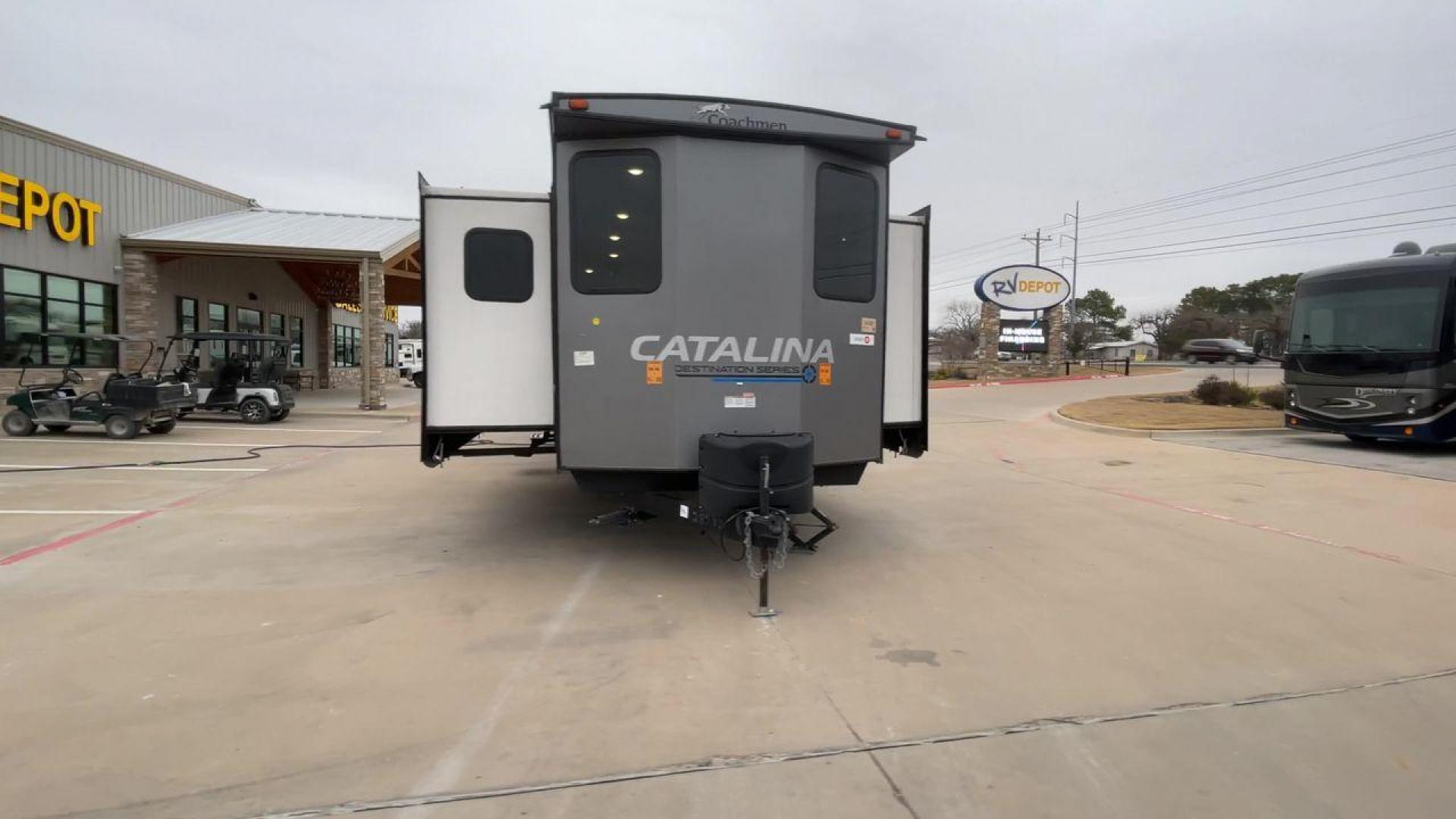 2023 COACHMEN CATALINA 39MKTS (5ZT2CA4B8PX) , Length: 40.92 ft | Dry Weight: 9,409 lbs | Gross Weight: 11,000 lbs | Slides: 3 transmission, located at 4319 N Main Street, Cleburne, TX, 76033, (817) 221-0660, 32.435829, -97.384178 - The Coachmen Catalina 39MKTS (Destination Series) RV has a sleek and modern exterior, designed for comfort and durability. At 40.92 ft long, its high-quality aluminum siding is accented with bold blue and black graphics, giving it a striking look that stands out in any RV park or campground. The dua - Photo#4