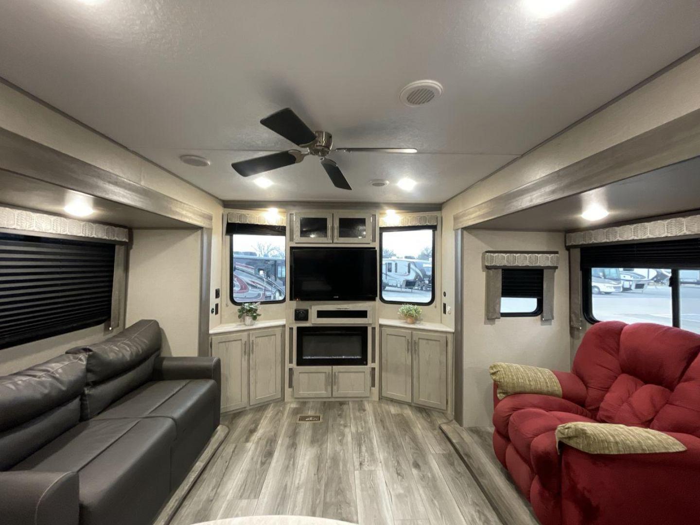 2023 COACHMEN CATALINA 39MKTS (5ZT2CA4B8PX) , Length: 40.92 ft | Dry Weight: 9,409 lbs | Gross Weight: 11,000 lbs | Slides: 3 transmission, located at 4319 N Main Street, Cleburne, TX, 76033, (817) 221-0660, 32.435829, -97.384178 - The Coachmen Catalina 39MKTS (Destination Series) RV has a sleek and modern exterior, designed for comfort and durability. At 40.92 ft long, its high-quality aluminum siding is accented with bold blue and black graphics, giving it a striking look that stands out in any RV park or campground. The dua - Photo#11