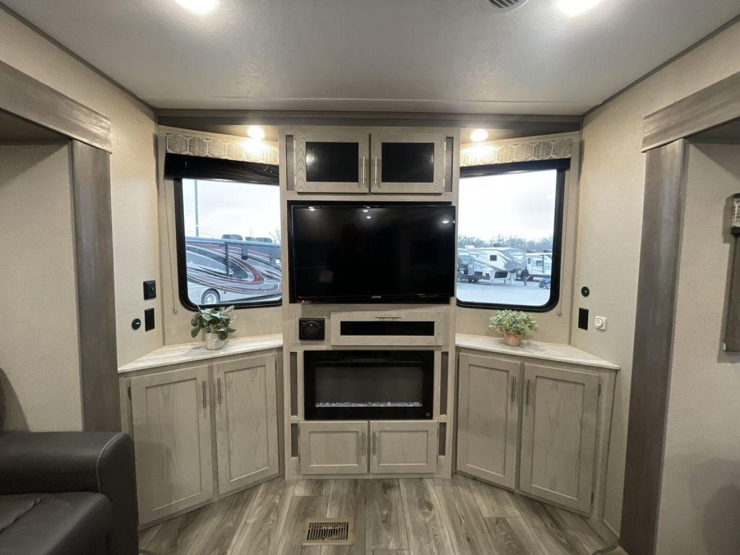 2023 COACHMEN CATALINA 39MKTS (5ZT2CA4B8PX) , Length: 40.92 ft | Dry Weight: 9,409 lbs | Gross Weight: 11,000 lbs | Slides: 3 transmission, located at 4319 N Main Street, Cleburne, TX, 76033, (817) 221-0660, 32.435829, -97.384178 - The Coachmen Catalina 39MKTS (Destination Series) RV has a sleek and modern exterior, designed for comfort and durability. At 40.92 ft long, its high-quality aluminum siding is accented with bold blue and black graphics, giving it a striking look that stands out in any RV park or campground. The dua - Photo#20