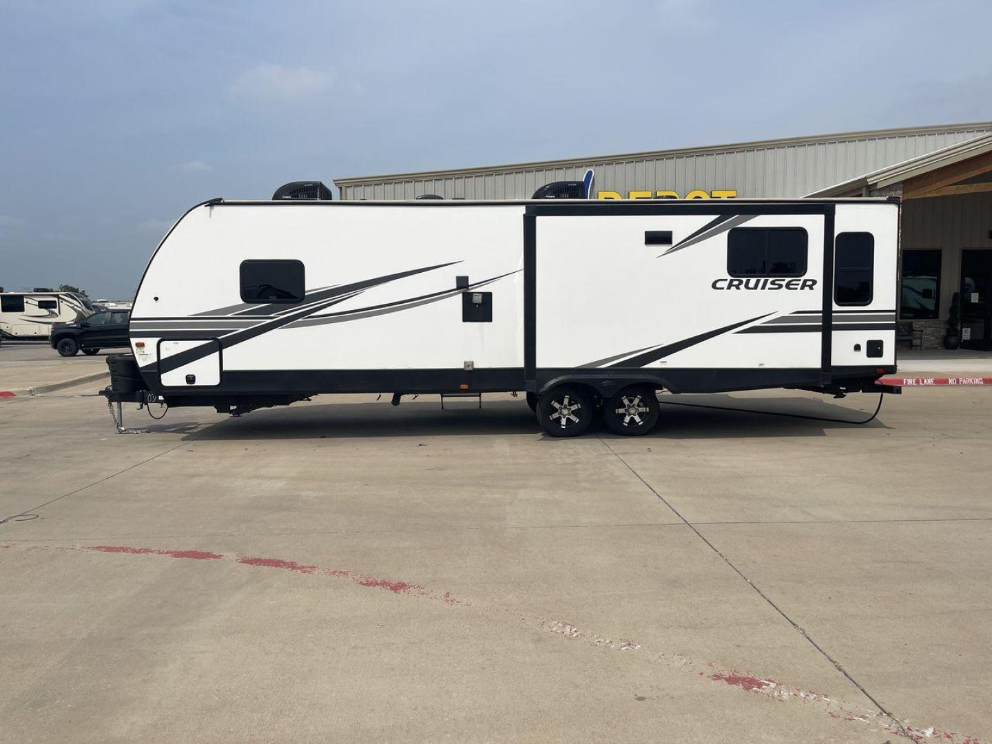 2023 CROSSROADS CRUISER AIRE 30RLS (4YDTCRP23P6) , Length: 34.83 ft. | Dry Weight: 7,214 lbs. | Gross Weight: 9,600 lbs. | Slides: 2 transmission, located at 4319 N Main Street, Cleburne, TX, 76033, (817) 221-0660, 32.435829, -97.384178 - The 2023 Crossroads Cruiser Aire 30RLS blends solid functionality with comfort. It offers an unrivaled mobile living experience. This trailer is 34.83 feet long, has a dry weight of 7,214 pounds, and a maximum permissible gross weight of 9,600 pounds, making it both large and substantial enough to m - Photo#24