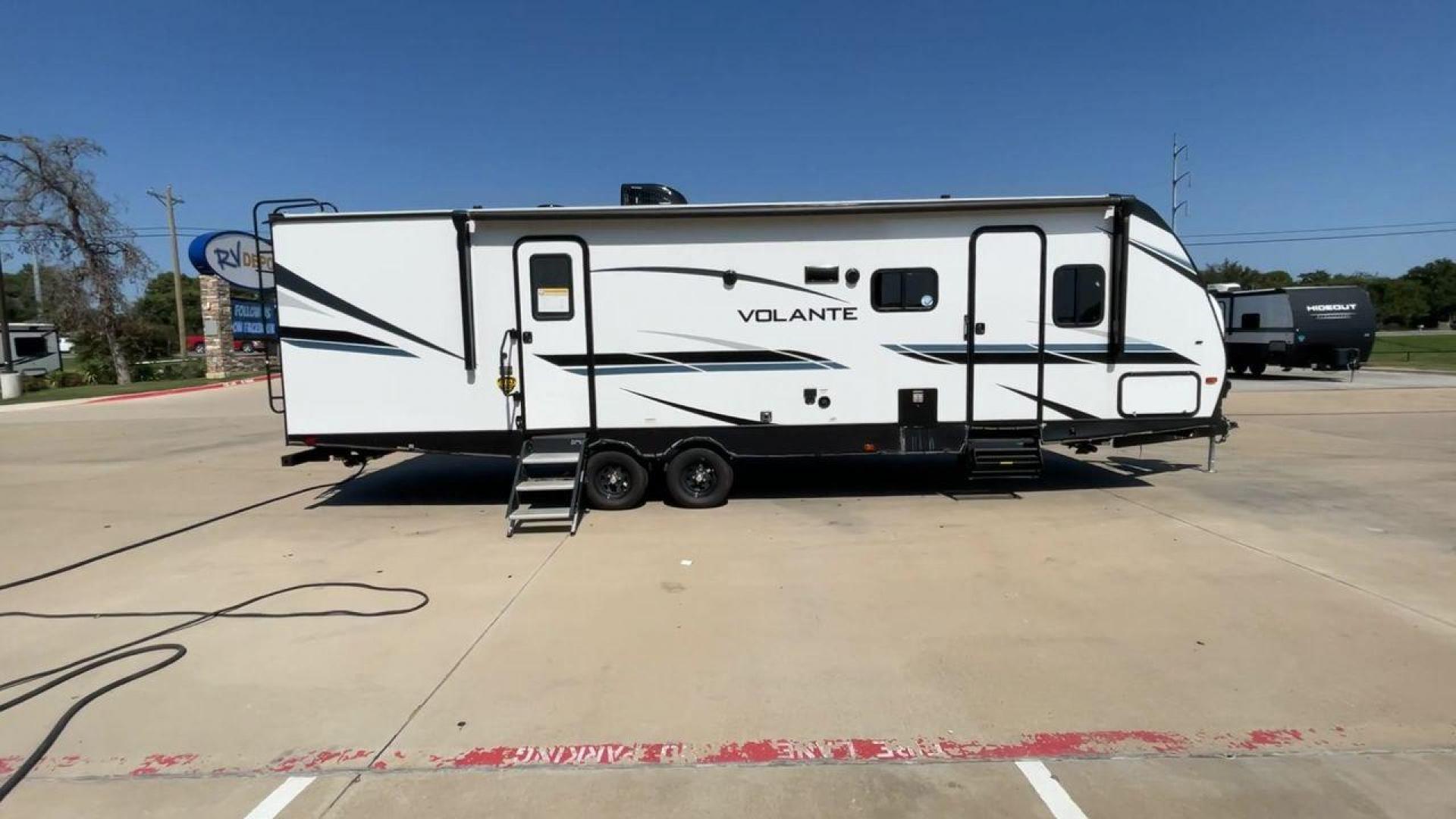 2023 CROSSROADS VOLANTE 29RB (4YDTVLN21P6) , Length: 33.5 ft. | Dry Weight: 5,978 lbs. | Gross Weight: 7,600 lbs. | Slides: 1 transmission, located at 4319 N Main Street, Cleburne, TX, 76033, (817) 221-0660, 32.435829, -97.384178 - Photo#2