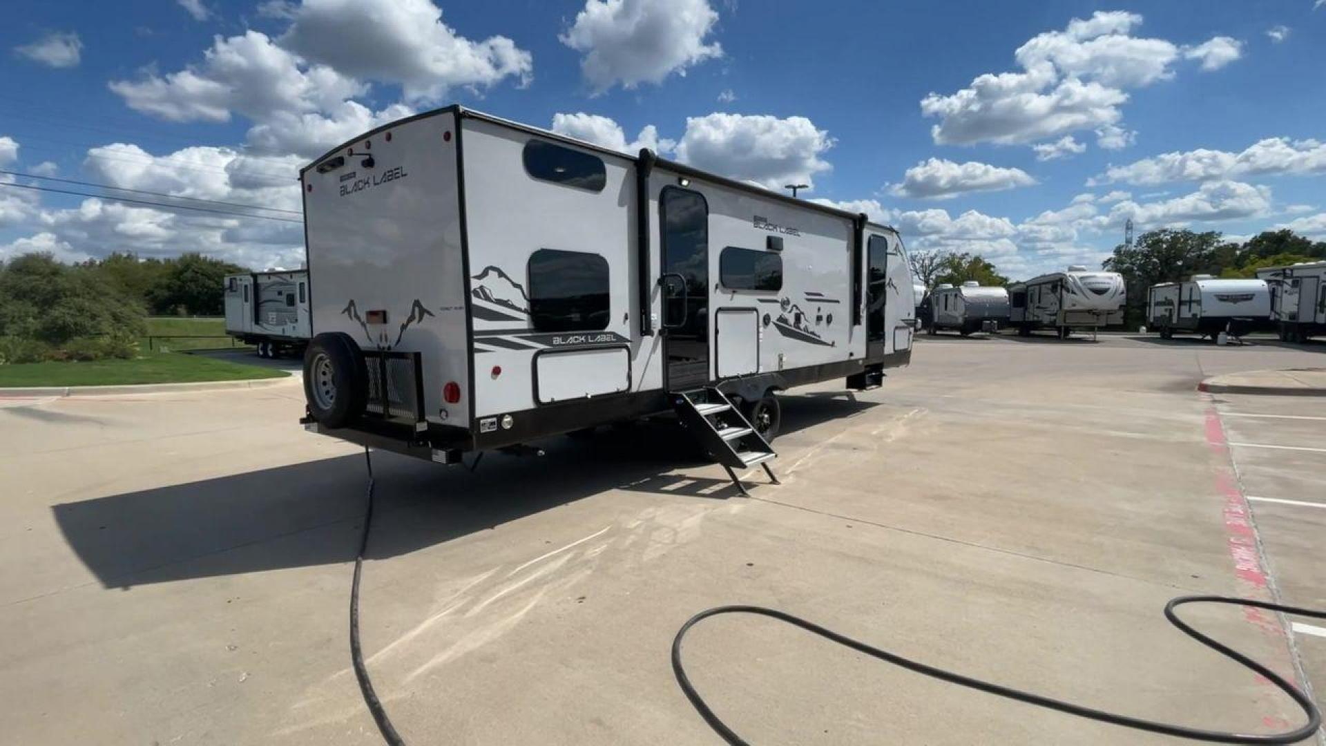 2023 FOREST RIVER CHEROKEE 264DBHBL (4X4TCKB23PX) , Length: 33.17 ft. | Dry Weight: 6,610 lbs. | Gross Weight: 9,985 lbs. | Slides: 1 transmission, located at 4319 N Main Street, Cleburne, TX, 76033, (817) 221-0660, 32.435829, -97.384178 - Photo#1