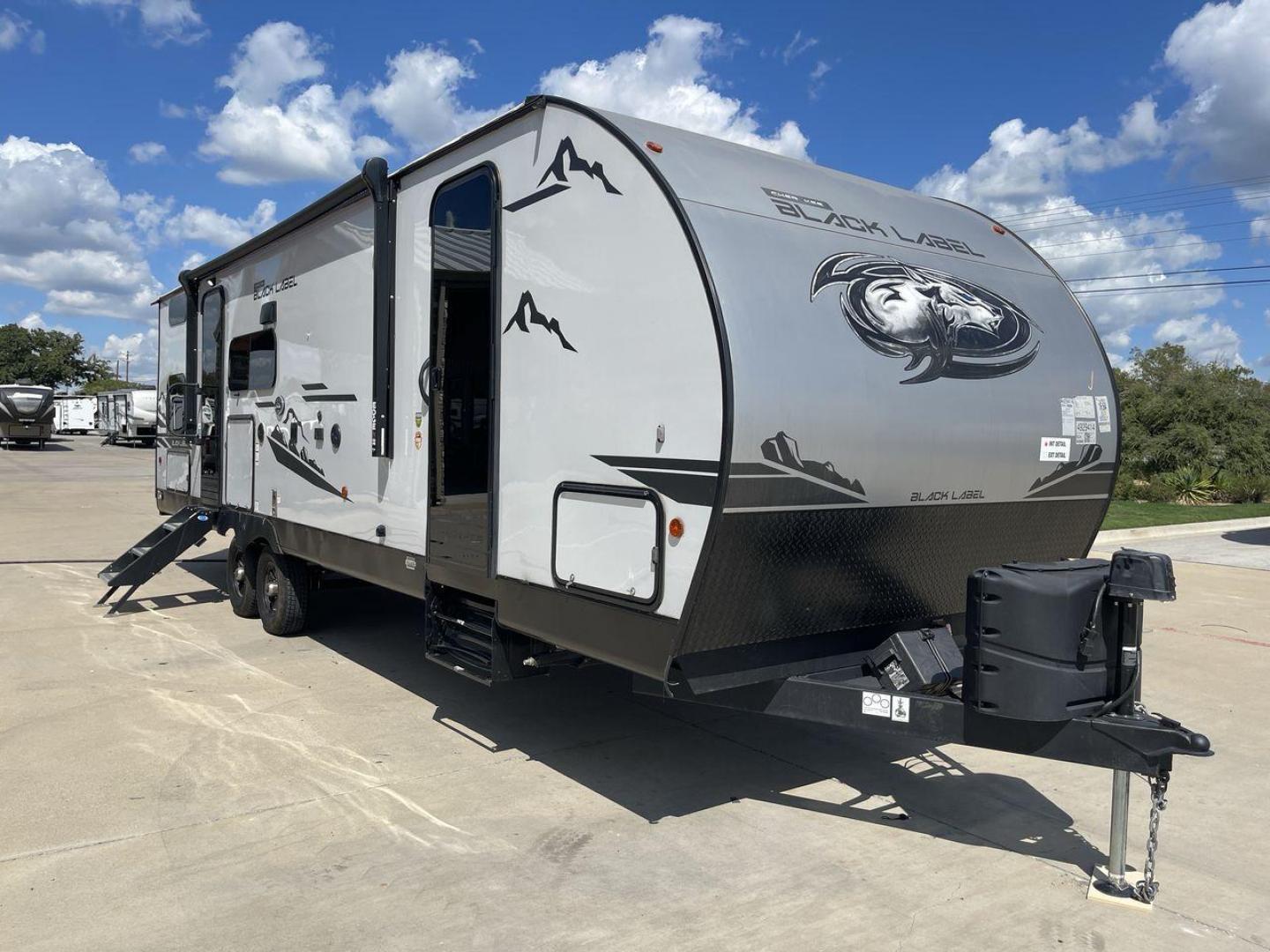 2023 FOREST RIVER CHEROKEE 264DBHBL (4X4TCKB23PX) , Length: 33.17 ft. | Dry Weight: 6,610 lbs. | Gross Weight: 9,985 lbs. | Slides: 1 transmission, located at 4319 N Main Street, Cleburne, TX, 76033, (817) 221-0660, 32.435829, -97.384178 - Photo#23