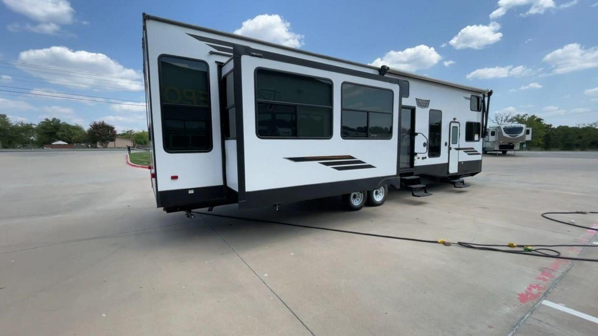 2023 FOREST RIVER GRAND LODGE 42DL (4X4TWD822PM) , Length: 41.83 ft. | Dry Weight: 12,719 lbs. | Gross Weight: 13,855 lbs. | Slides: 3 transmission, located at 4319 N Main Street, Cleburne, TX, 76033, (817) 221-0660, 32.435829, -97.384178 - Photo#0