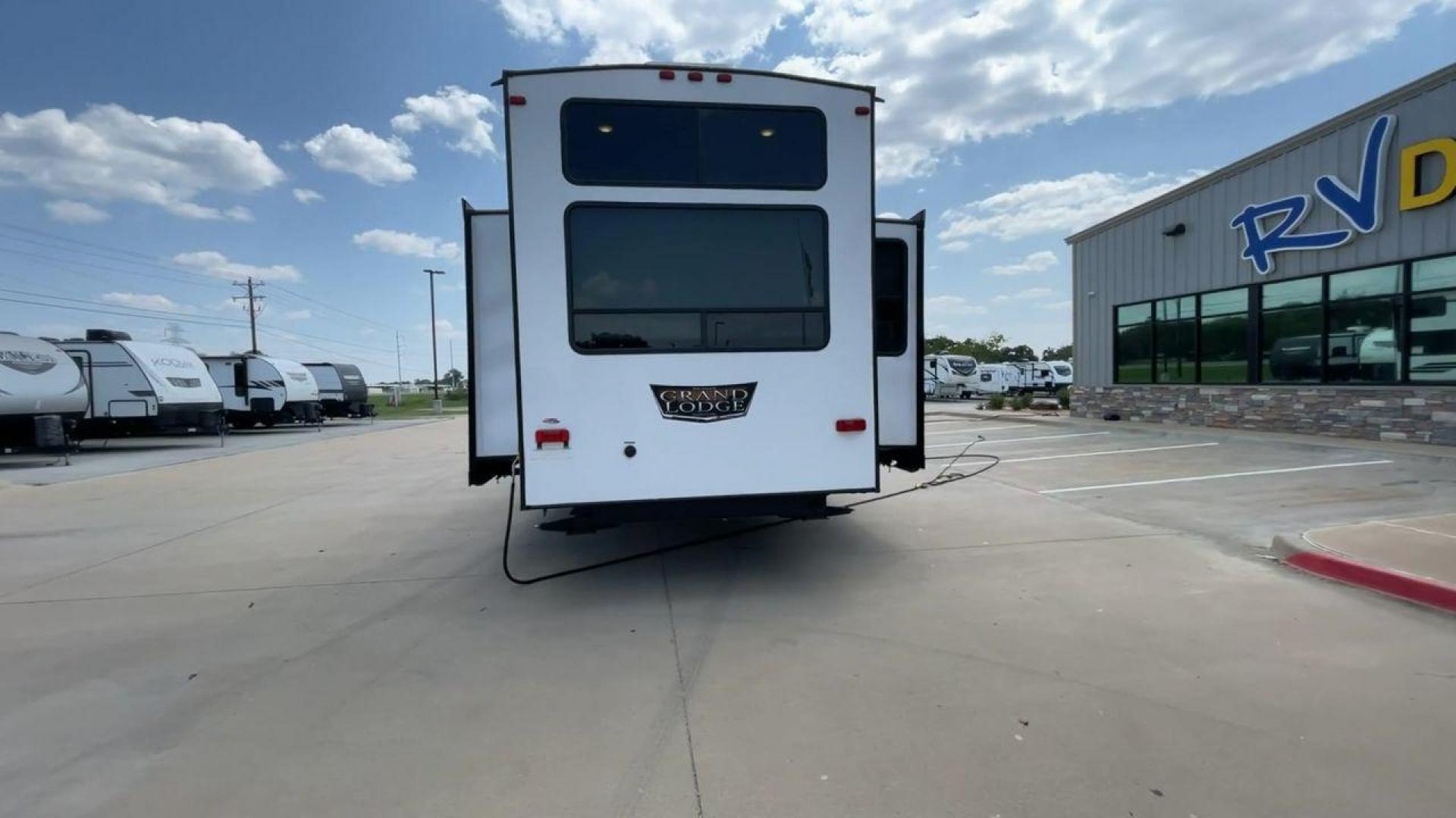 2023 FOREST RIVER GRAND LODGE 42DL (4X4TWD822PM) , Length: 41.83 ft. | Dry Weight: 12,719 lbs. | Gross Weight: 13,855 lbs. | Slides: 3 transmission, located at 4319 N Main Street, Cleburne, TX, 76033, (817) 221-0660, 32.435829, -97.384178 - Photo#7