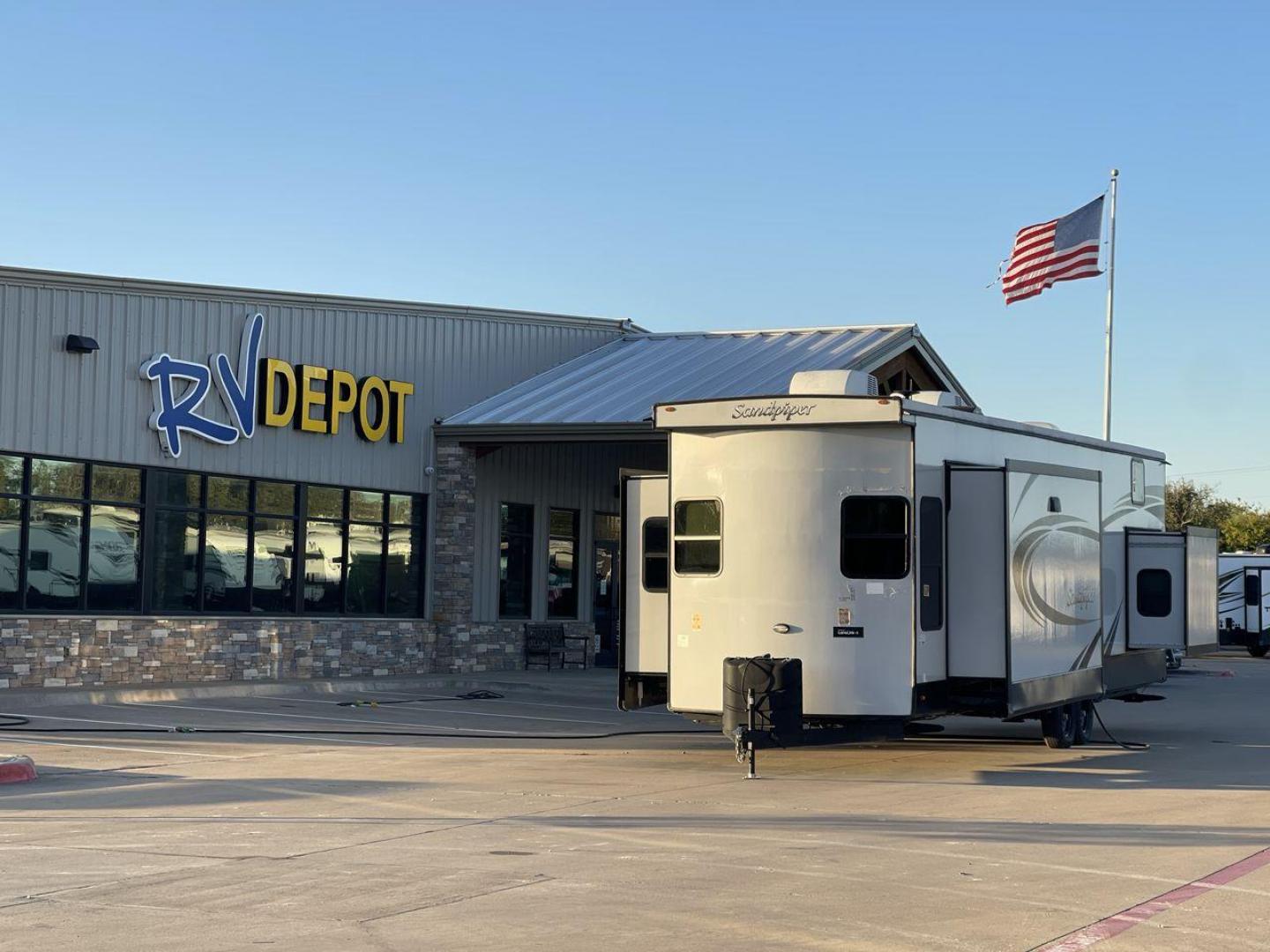 2023 FOREST RIVER SANDPIPER 399LOFT (4X4TSAS27PJ) , Length: 40.67 ft. | Dry Weight: 10,939 lbs. | Gross Weight: 13,619 lbs. | Slides: 3 transmission, located at 4319 N Main Street, Cleburne, TX, 76033, (817) 221-0660, 32.435829, -97.384178 - Photo#0