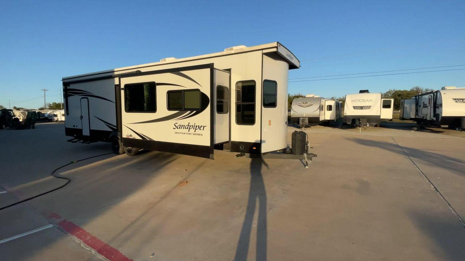 2023 FOREST RIVER SANDPIPER 399LOFT (4X4TSAS27PJ) , Length: 40.67 ft. | Dry Weight: 10,939 lbs. | Gross Weight: 13,619 lbs. | Slides: 3 transmission, located at 4319 N Main Street, Cleburne, TX, 76033, (817) 221-0660, 32.435829, -97.384178 - Photo#3