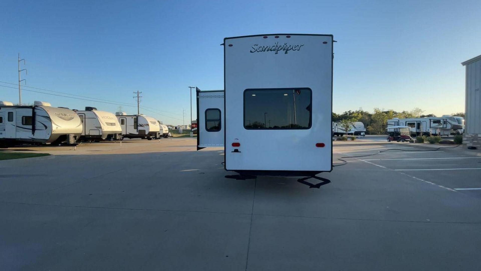 2023 FOREST RIVER SANDPIPER 399LOFT (4X4TSAS27PJ) , Length: 40.67 ft. | Dry Weight: 10,939 lbs. | Gross Weight: 13,619 lbs. | Slides: 3 transmission, located at 4319 N Main Street, Cleburne, TX, 76033, (817) 221-0660, 32.435829, -97.384178 - Photo#8