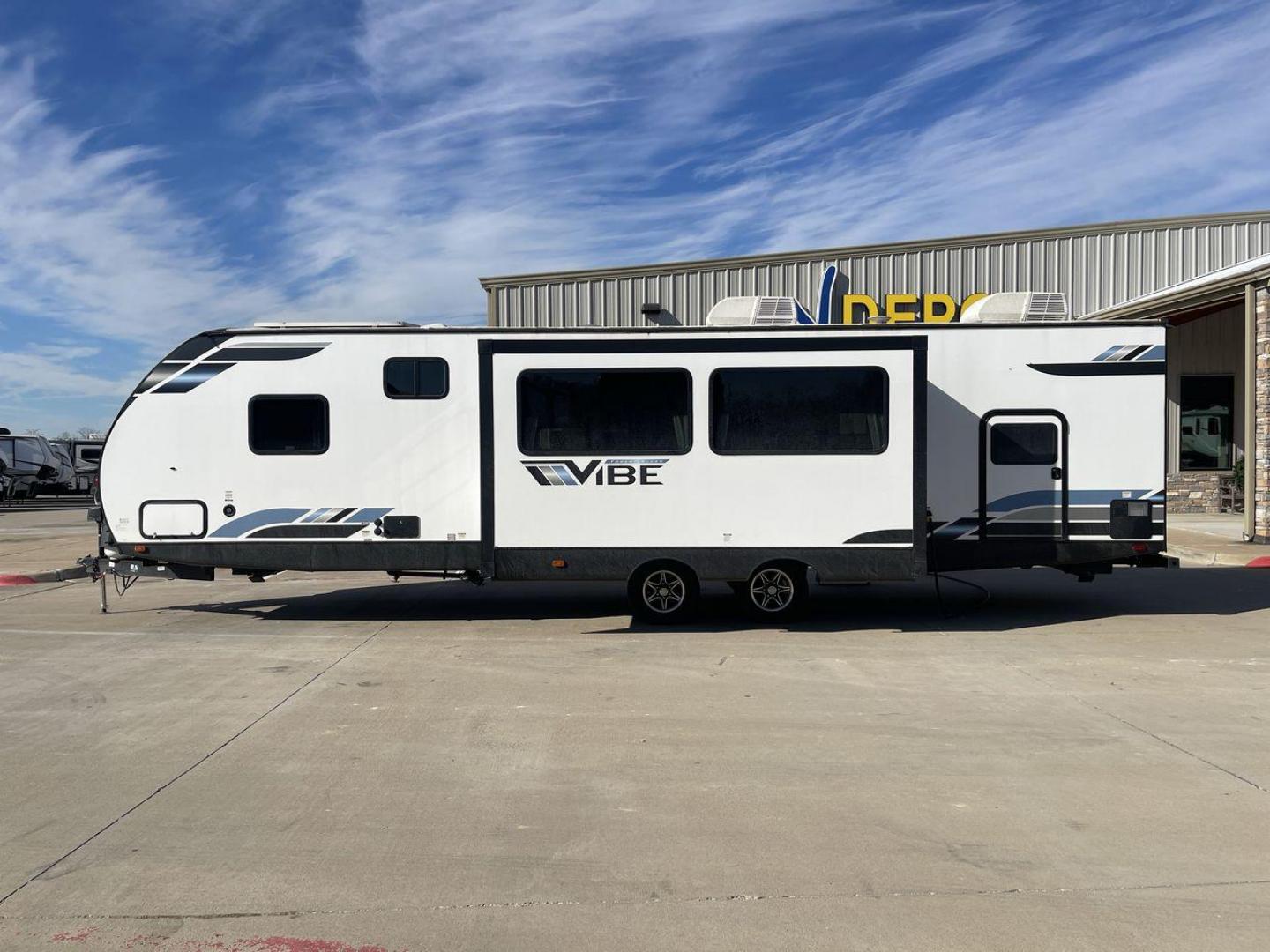 2023 FOREST RIVER VIBE 28BHE (4X4TVBD20P4) , Length: 38 ft. | Dry Weight: 7,298 lbs. | Slides: 1 transmission, located at 4319 N Main Street, Cleburne, TX, 76033, (817) 221-0660, 32.435829, -97.384178 - Photo#24