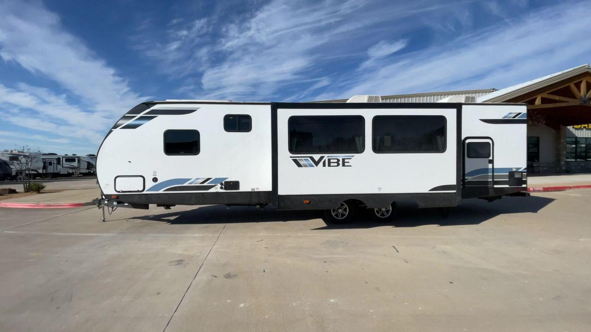 2023 FOREST RIVER VIBE 28BHE (4X4TVBD20P4) , Length: 38 ft. | Dry Weight: 7,298 lbs. | Slides: 1 transmission, located at 4319 N Main Street, Cleburne, TX, 76033, (817) 221-0660, 32.435829, -97.384178 - Photo#6